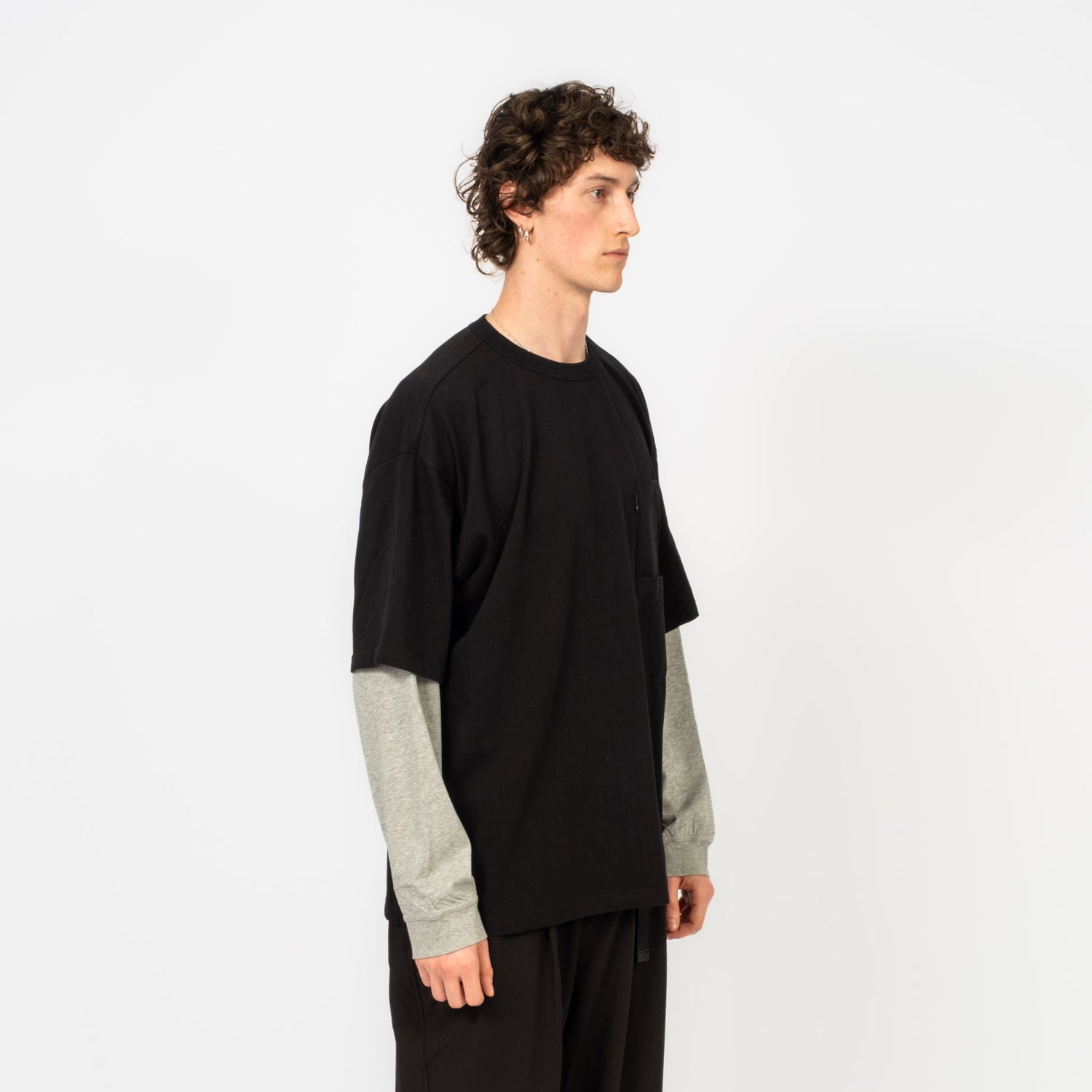 [MOIF] LAYERED VENT L/S TEE _ BLACK