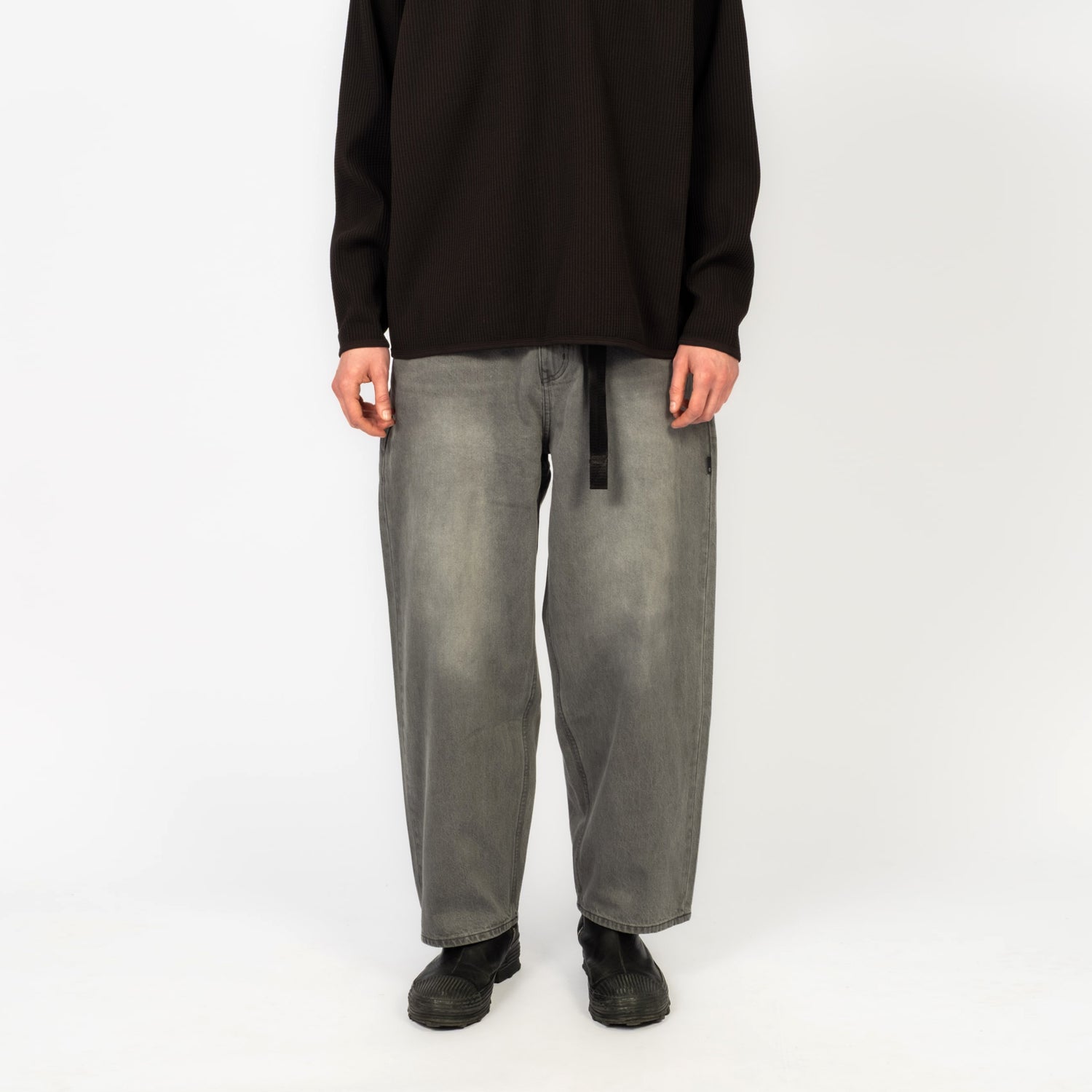 [MOIF] WIDE 6P BELTED DENIM PANTS _ BLEACHED BLACK