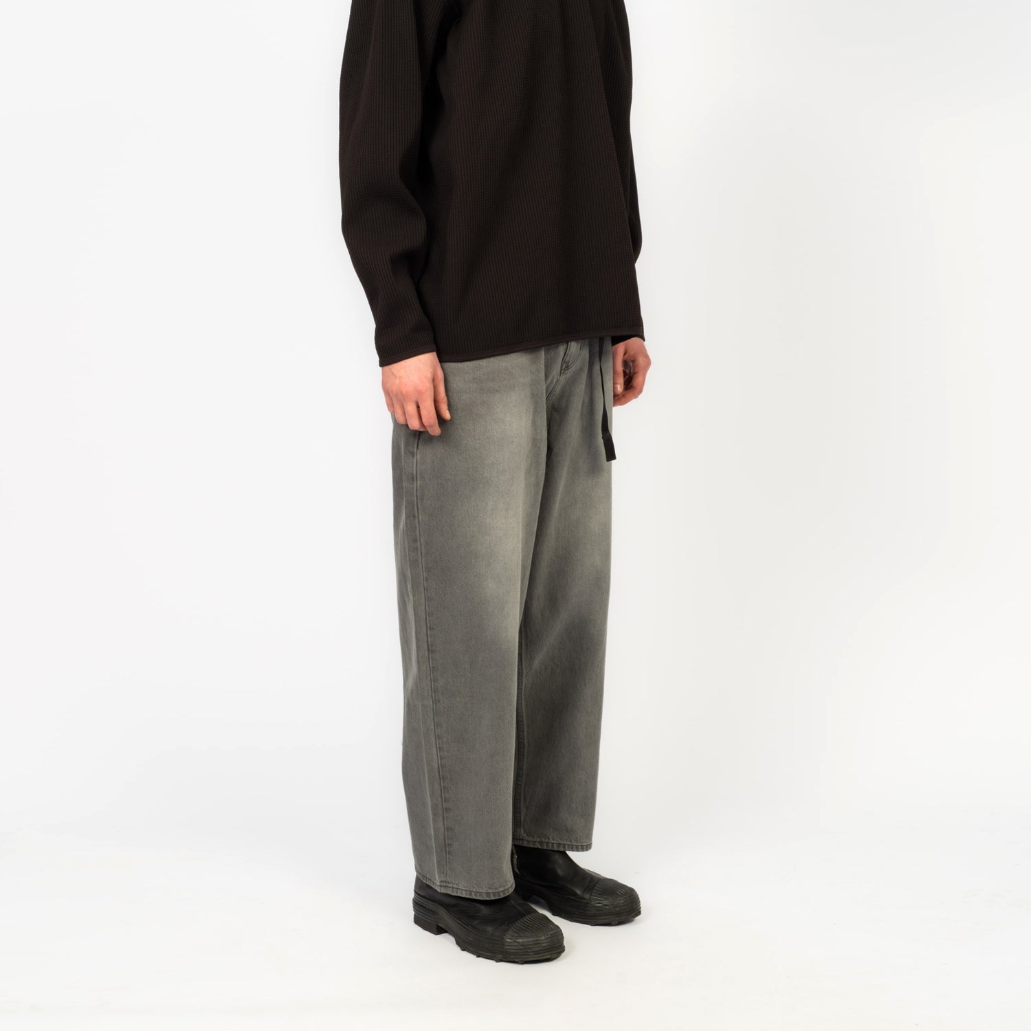 [MOIF] WIDE 6P BELTED DENIM PANTS _ BLEACHED BLACK
