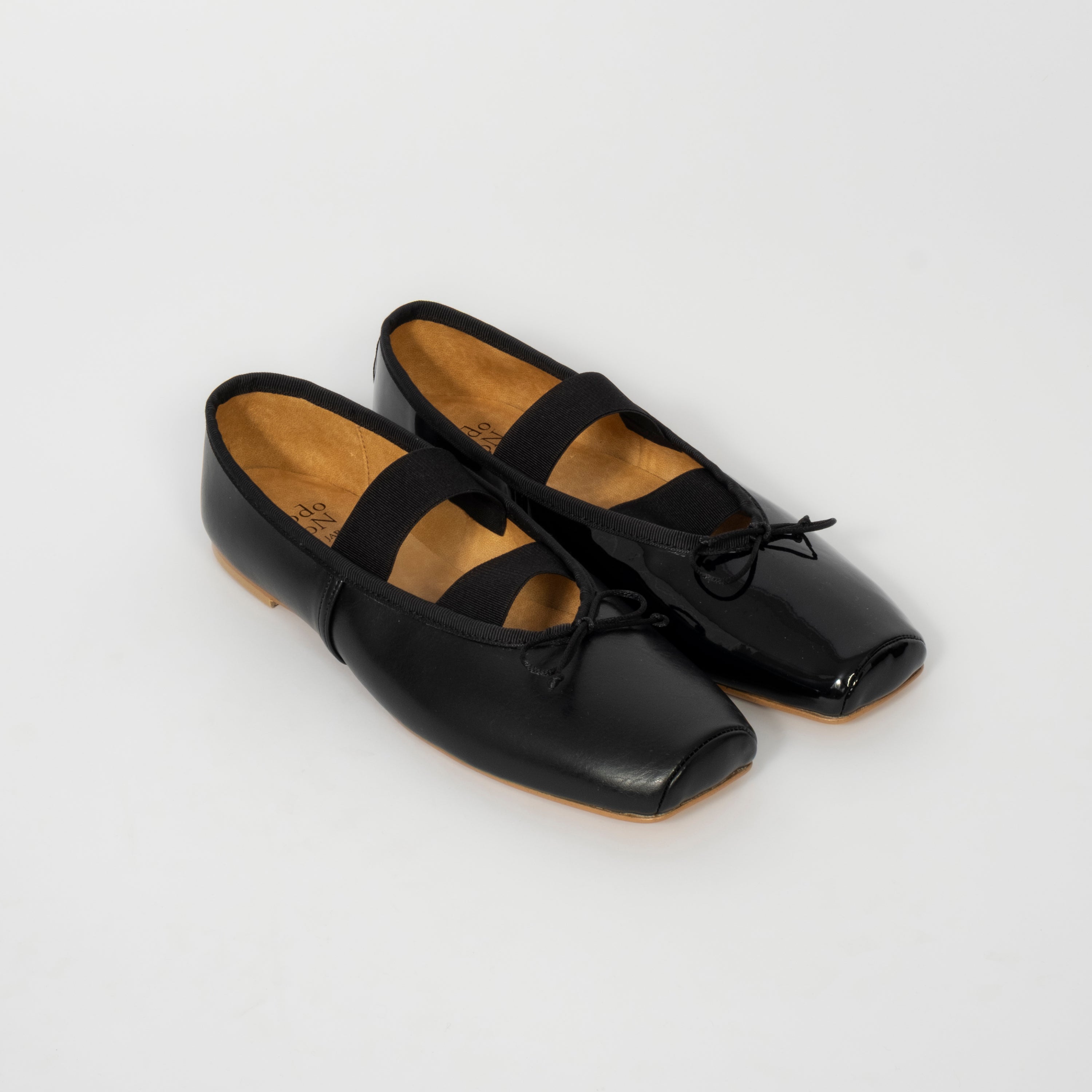 [RHODOLIRION] MATERIAL COMBINATION BALLET SHOES _ BLACK
