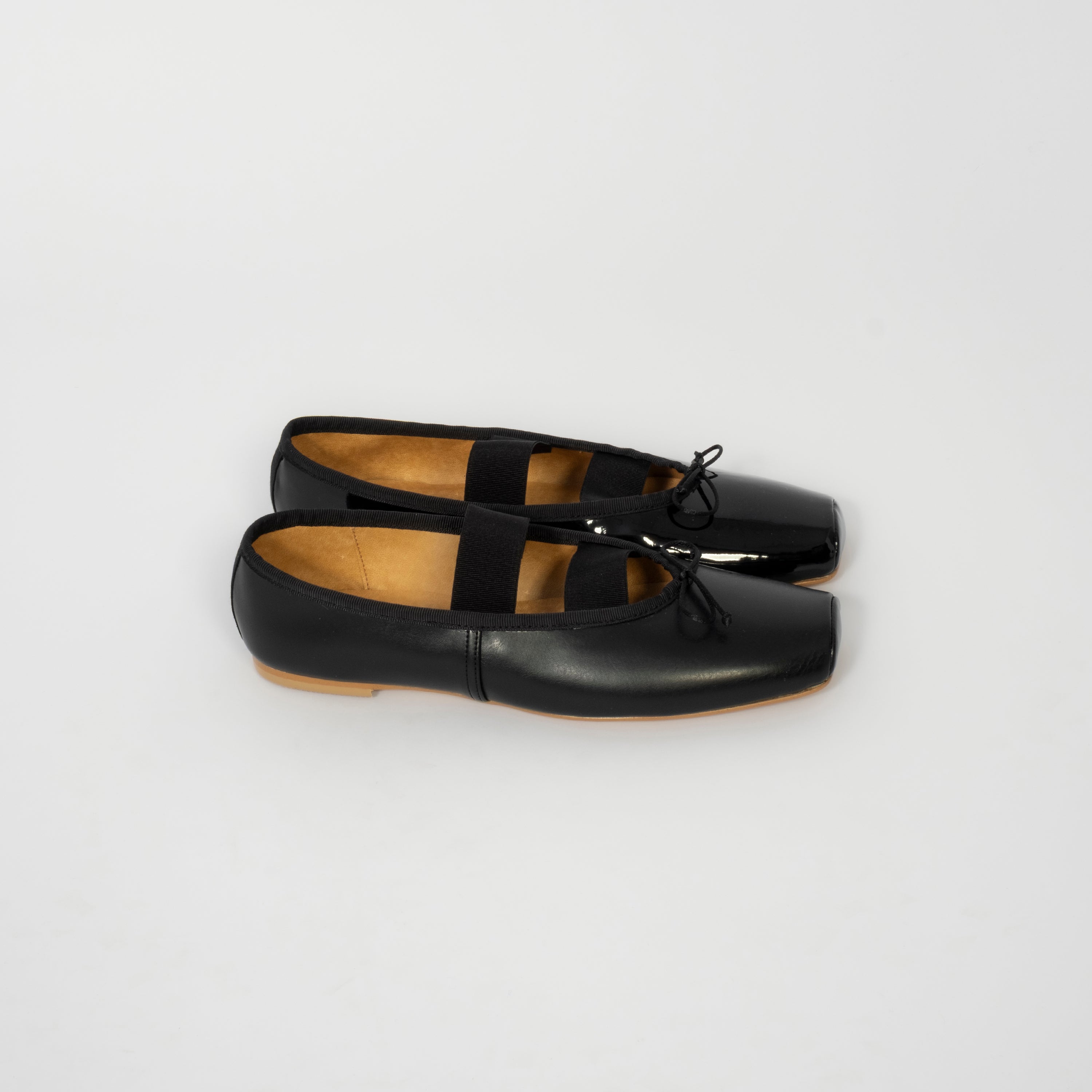 [RHODOLIRION] MATERIAL COMBINATION BALLET SHOES _ BLACK