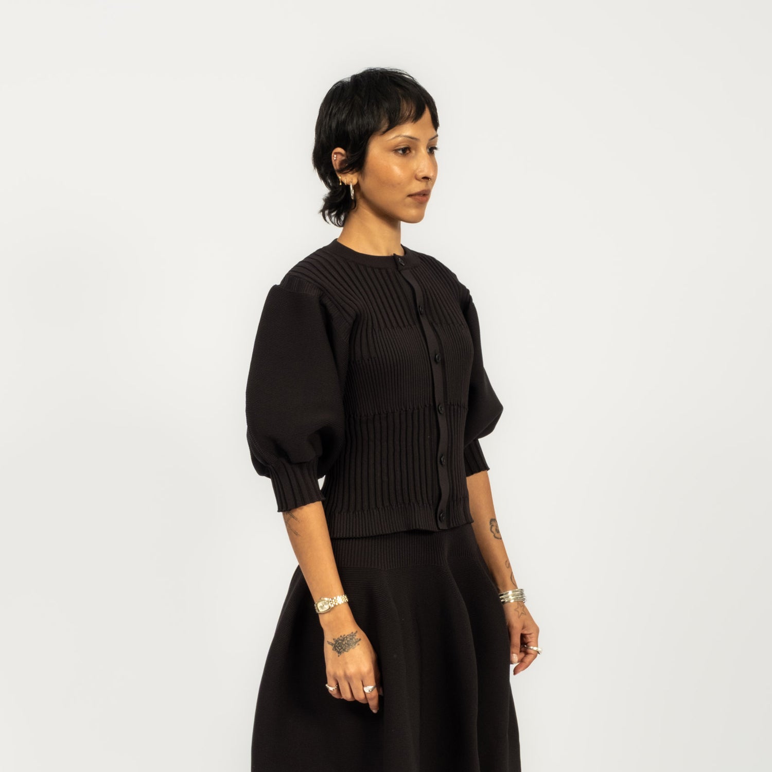 [CFCL] CF010KE062 FLUTED SHORT PUFF SLEEVE CARDIGAN _ BLACK