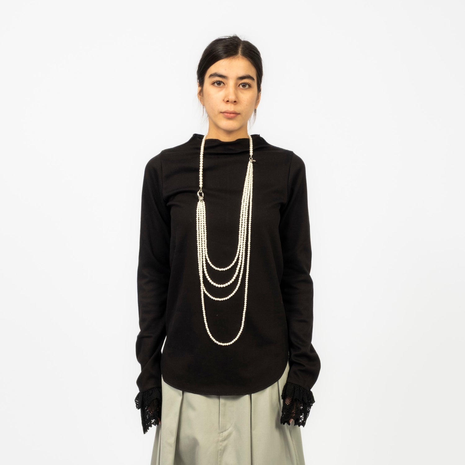 [RHODOLIRION] RIBBED LACE CUFF PULLOVER TEE _ BLACK