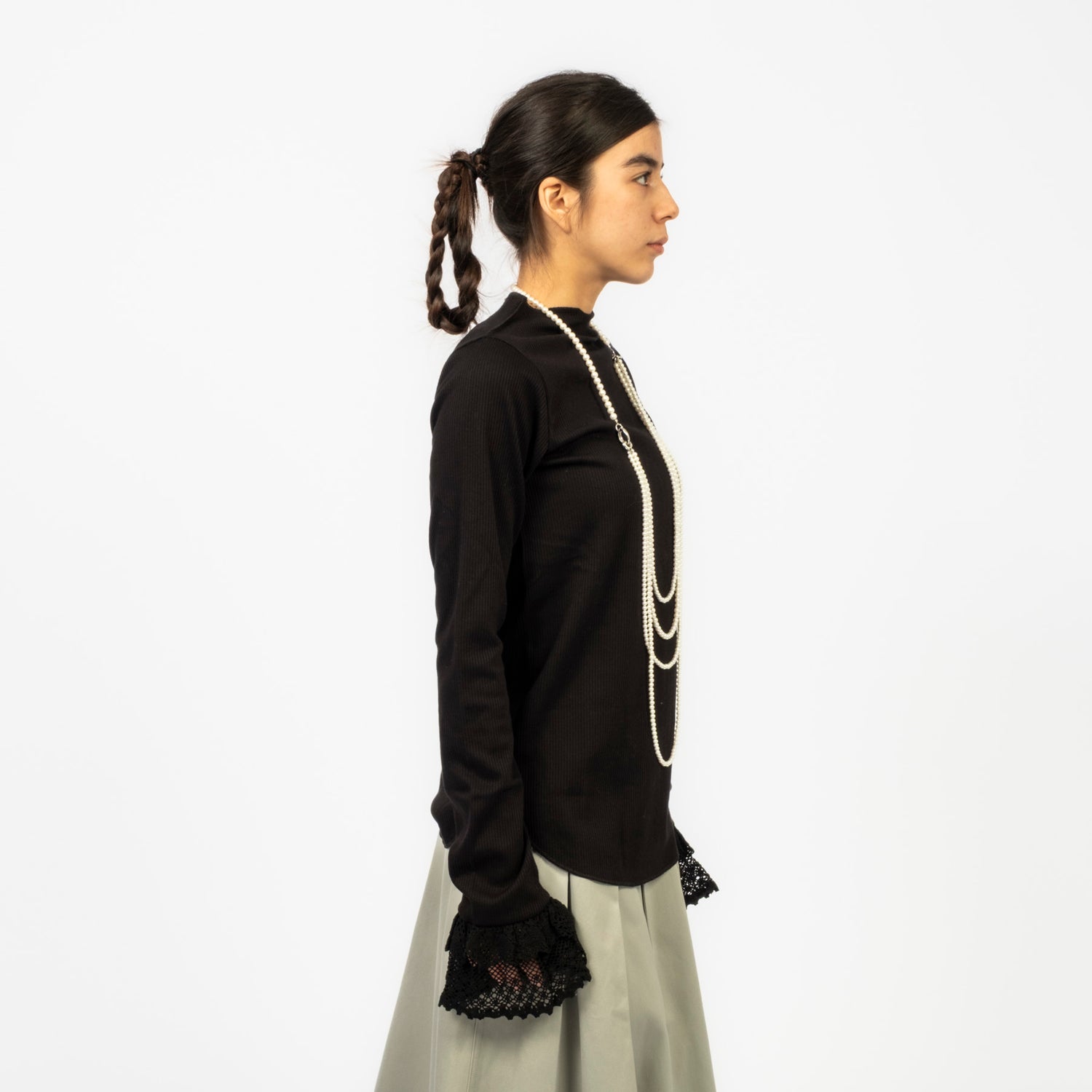 [RHODOLIRION] RIBBED LACE CUFF PULLOVER TEE _ BLACK