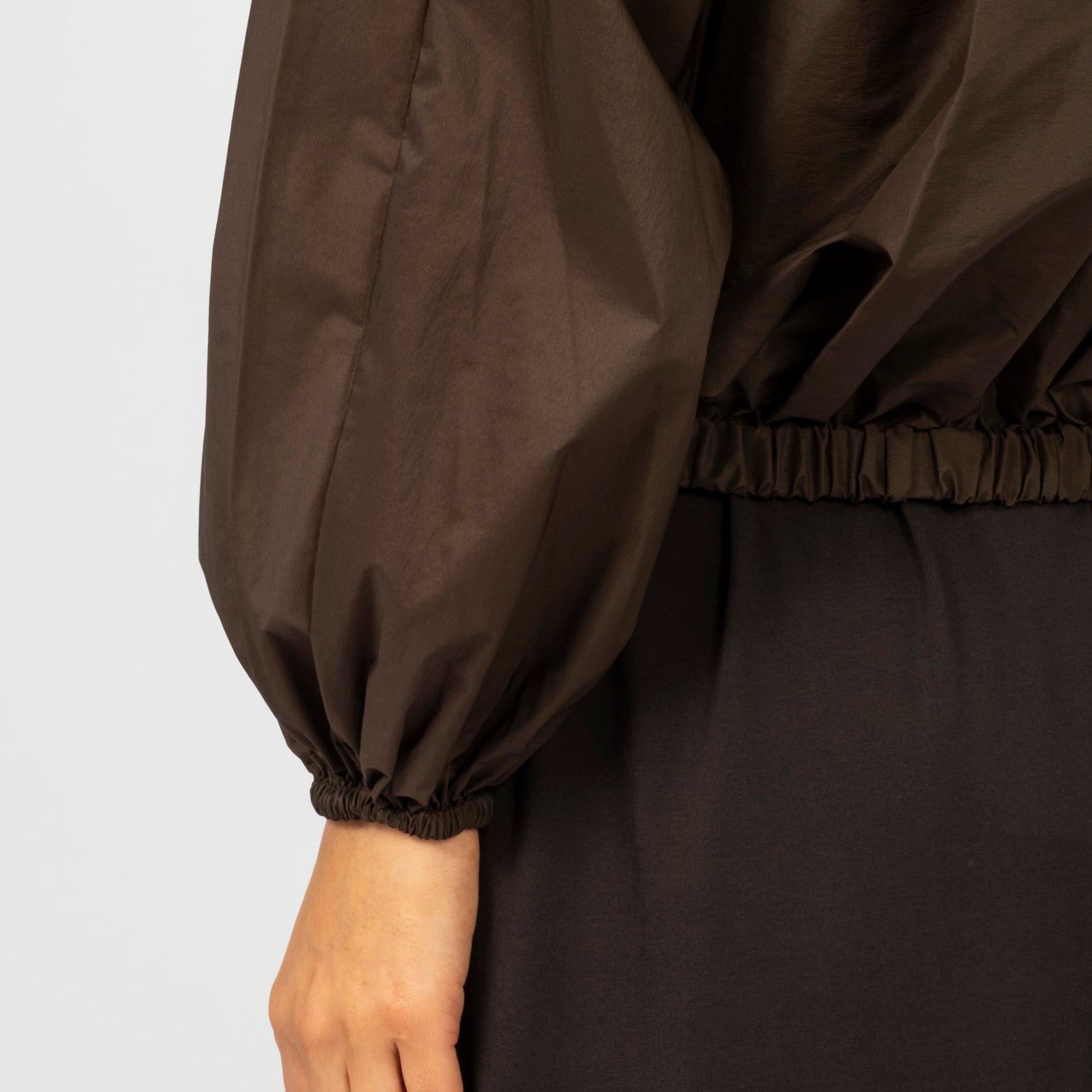 AMOMENTO] NYLON SHIRRING JUMPER _ BROWN