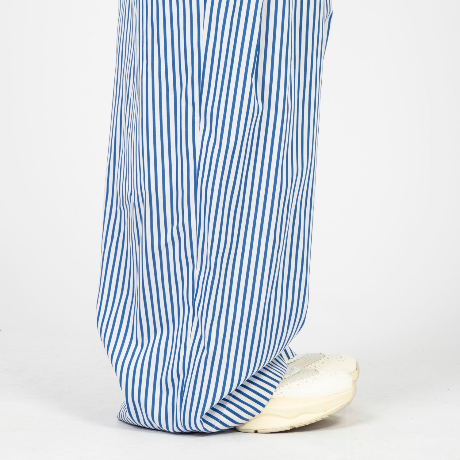 RHODOLIRION] TRACK BALLOON PANTS STRIPE _ OFF WHITE