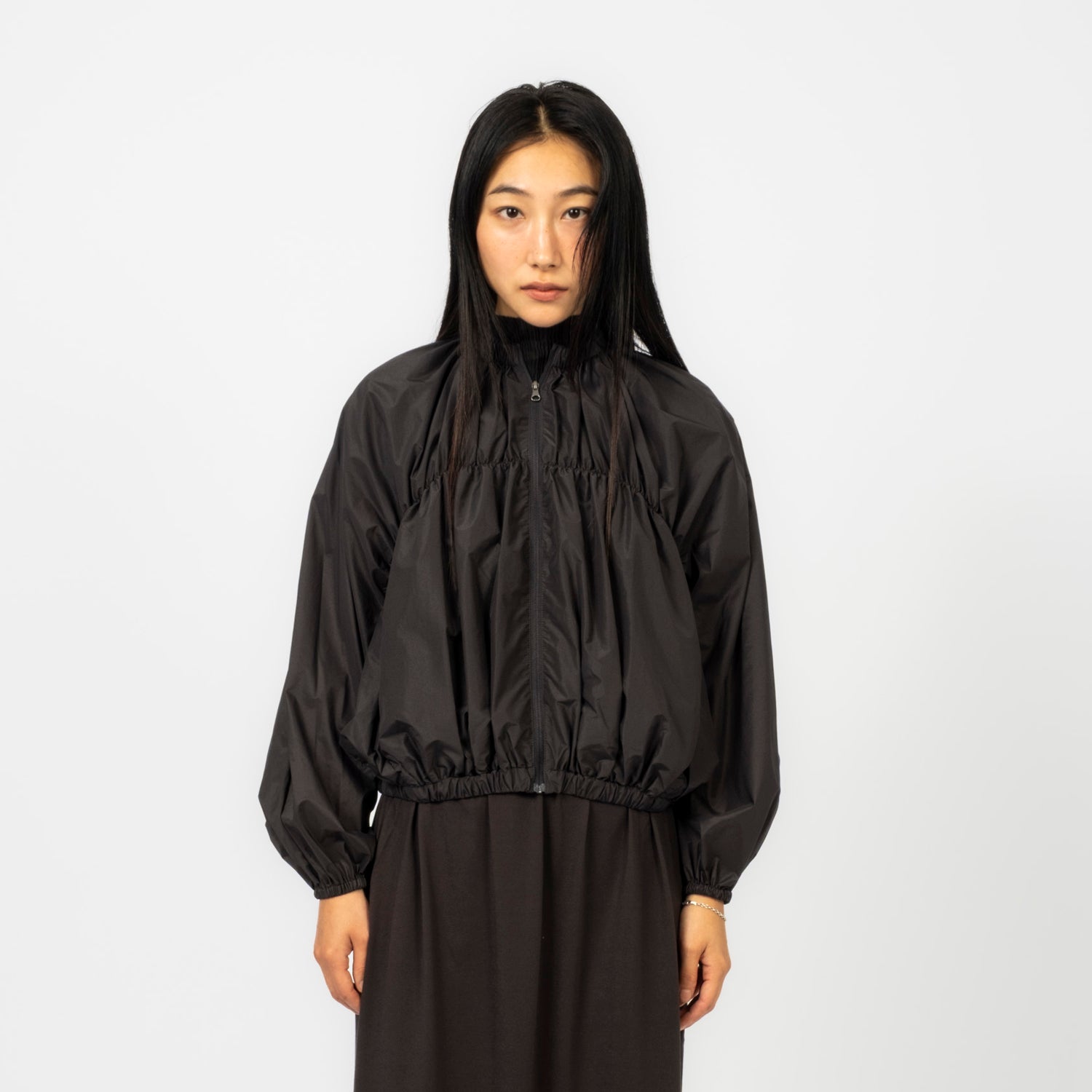 [AMOMENTO] NYLON SHIRRING JUMPER _ CHARCOAL