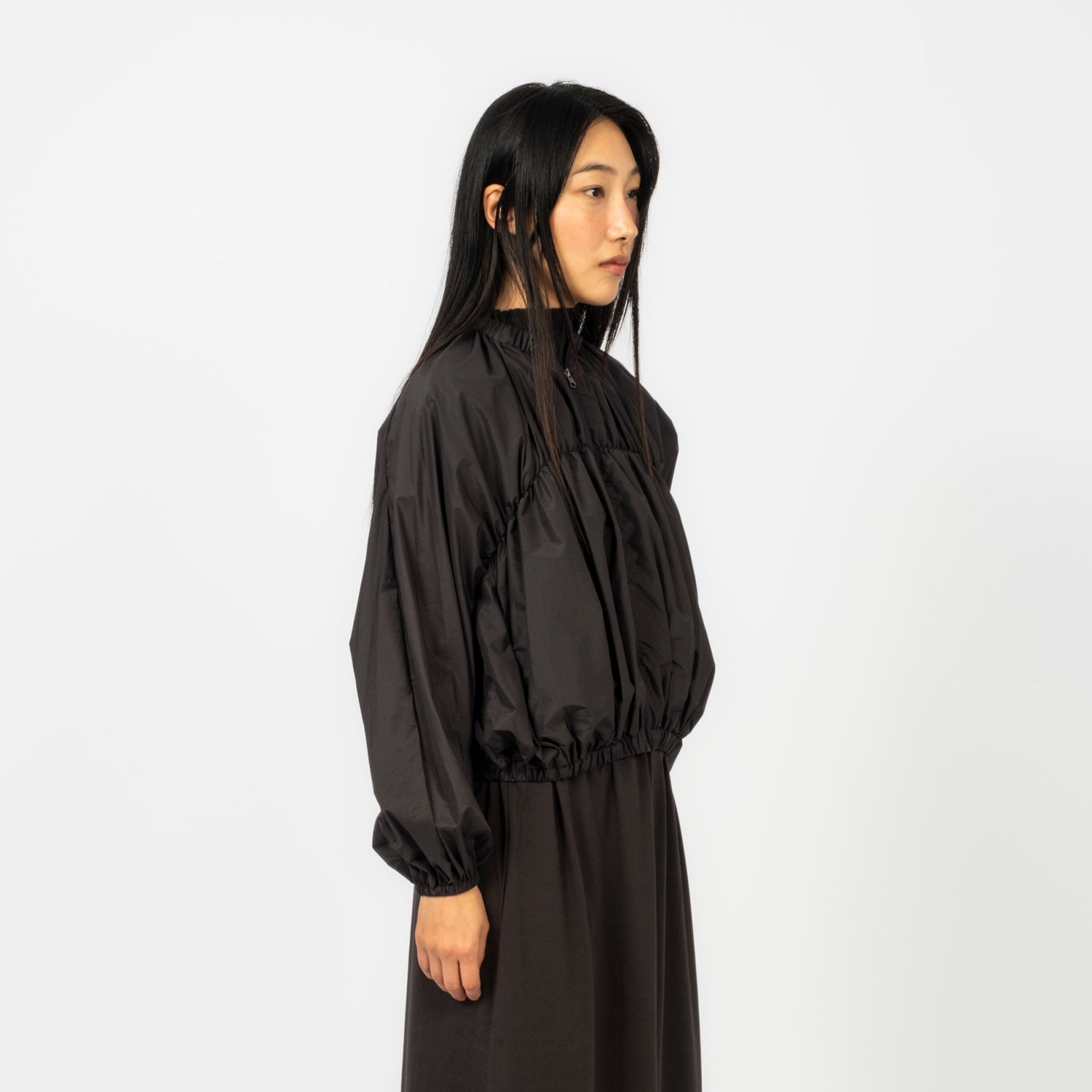 [AMOMENTO] NYLON SHIRRING JUMPER _ CHARCOAL