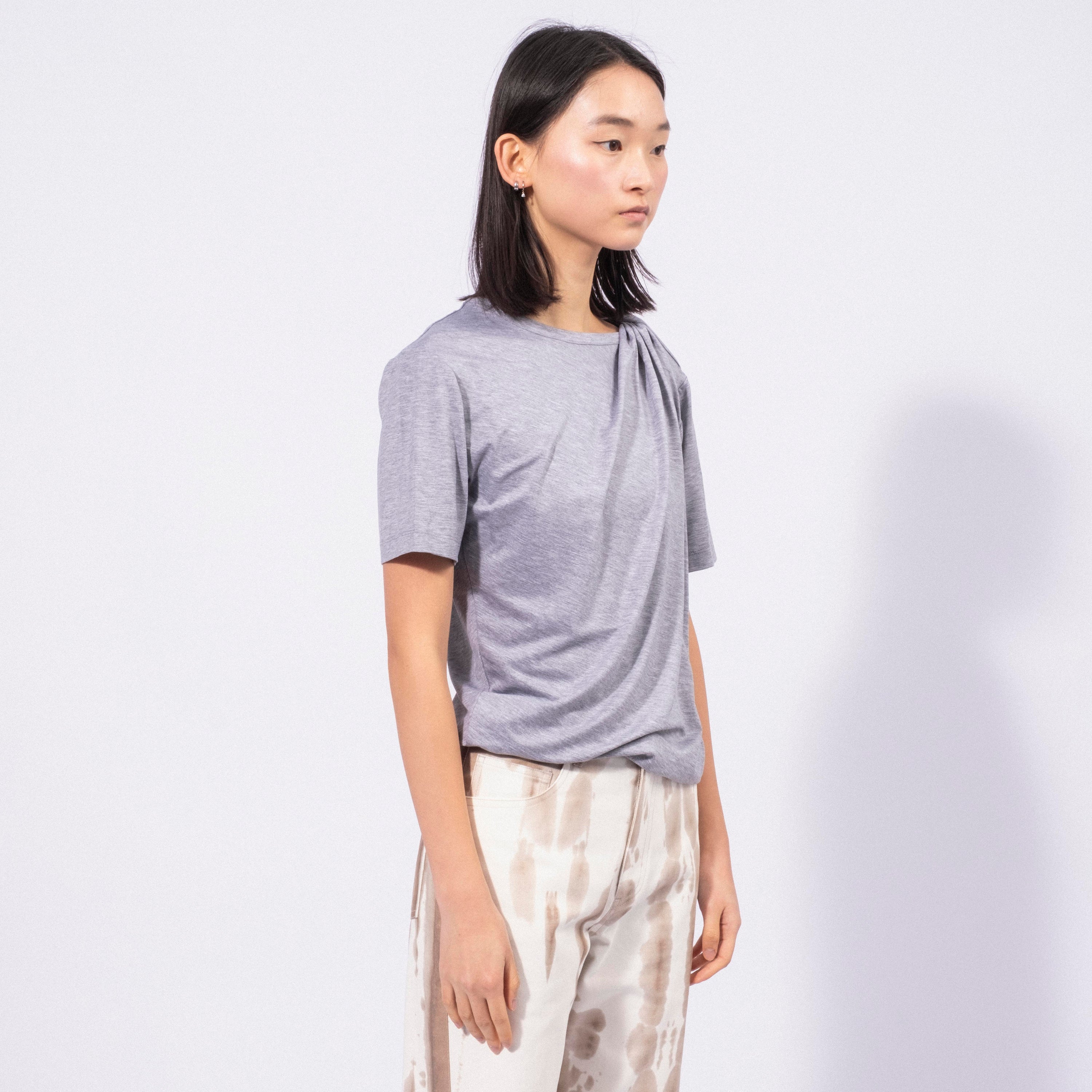 [TEAK] TWIST DRAPE TOP _ GREY