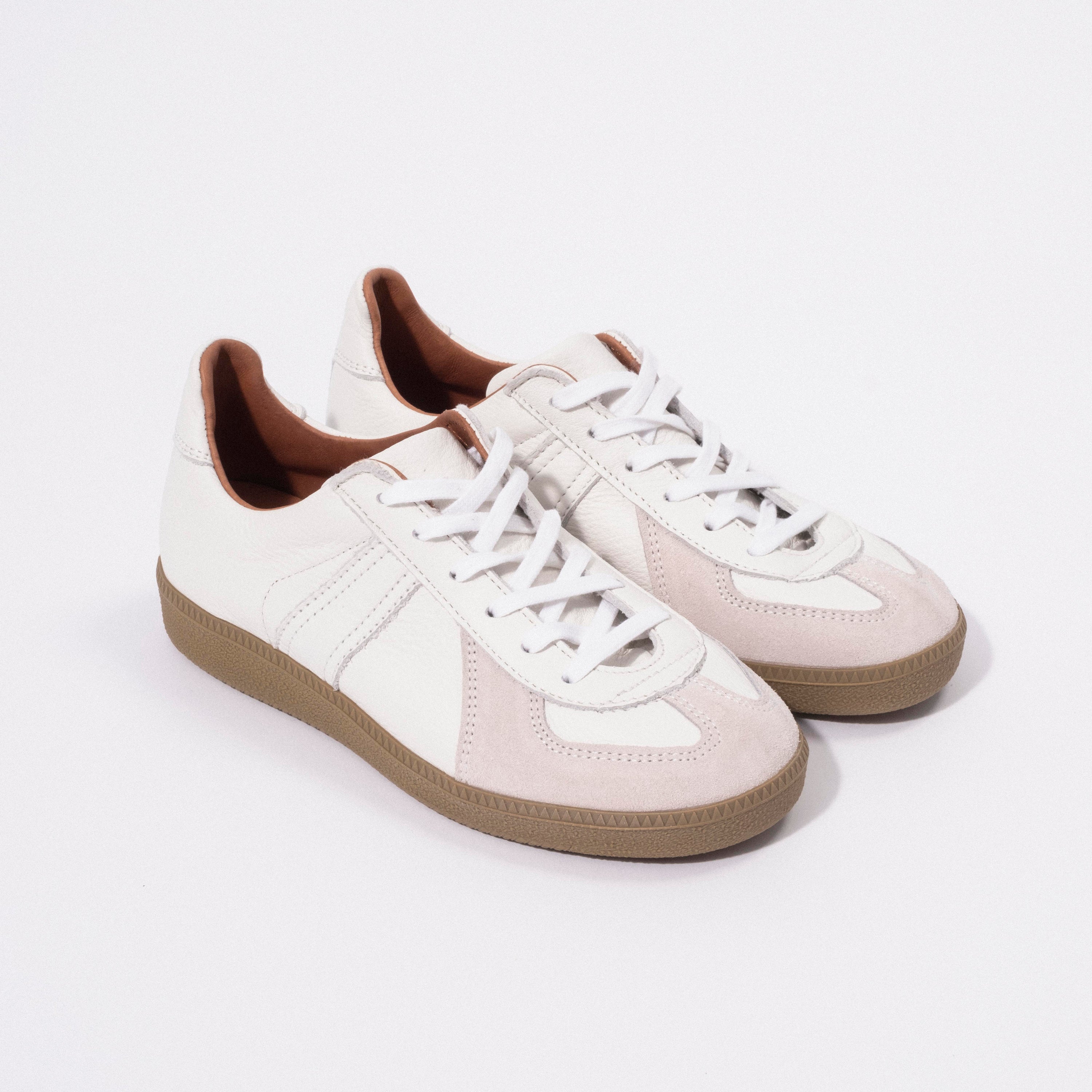 [REPRODUCTION OF FOUND] GERMAN MILITARY TRAINER _ WHITE