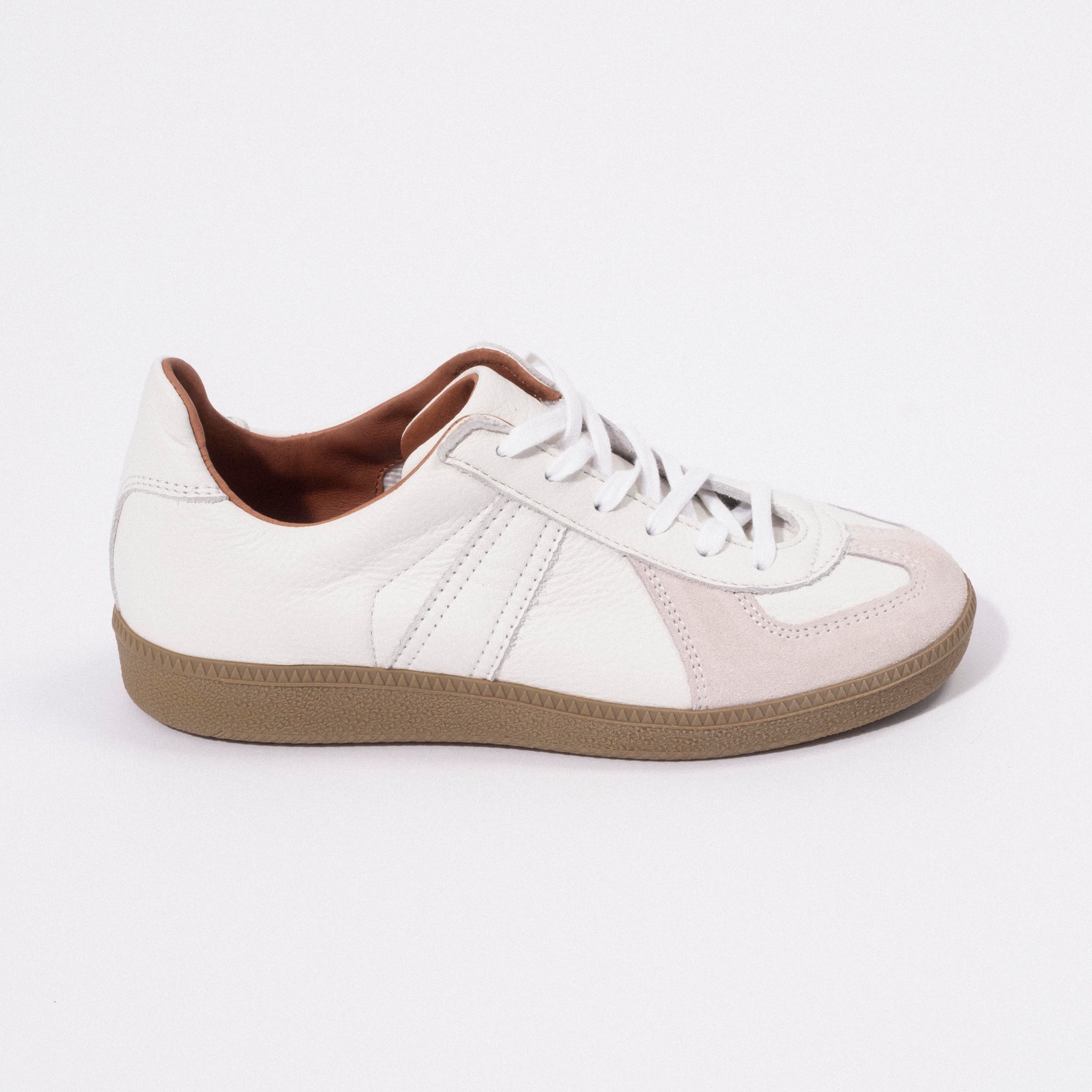 [REPRODUCTION OF FOUND] GERMAN MILITARY TRAINER _ WHITE