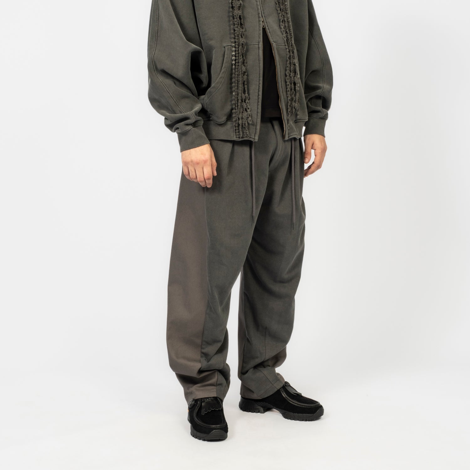 [AJOBYAJO] DUAL FABRIC HYBRID PANTS _ CHARCOAL