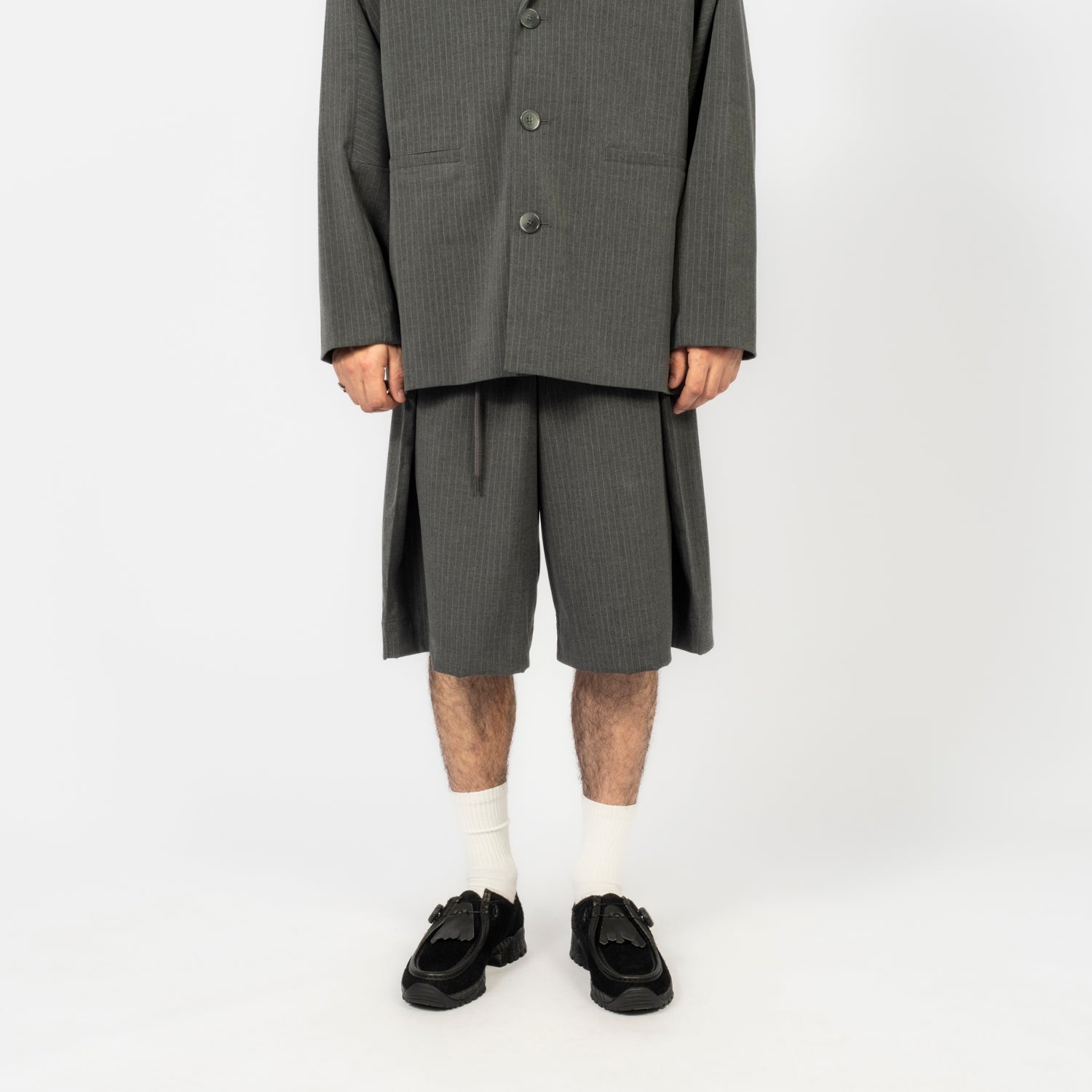 [AJOBYAJO] ONE TUCK STRIPE BERMUDA PANTS _ GREY