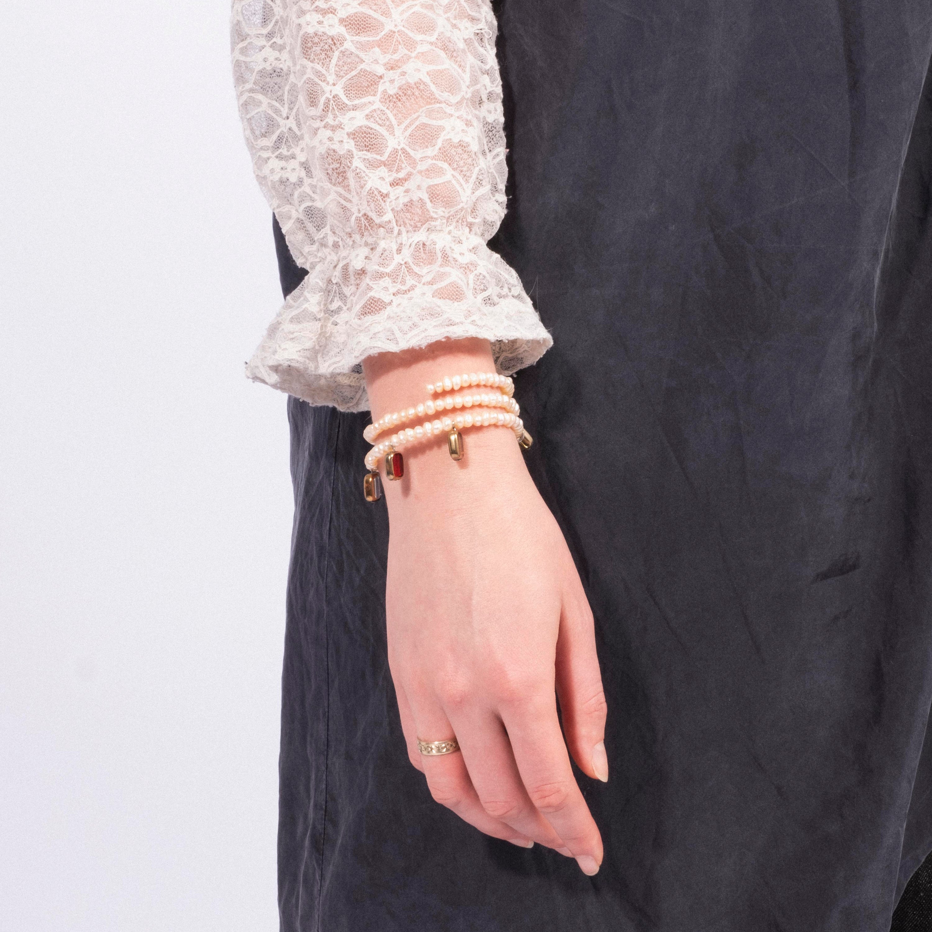 [52HZ LAB] BOUNCY PEACH FRESHWATER PEARL BRACELET