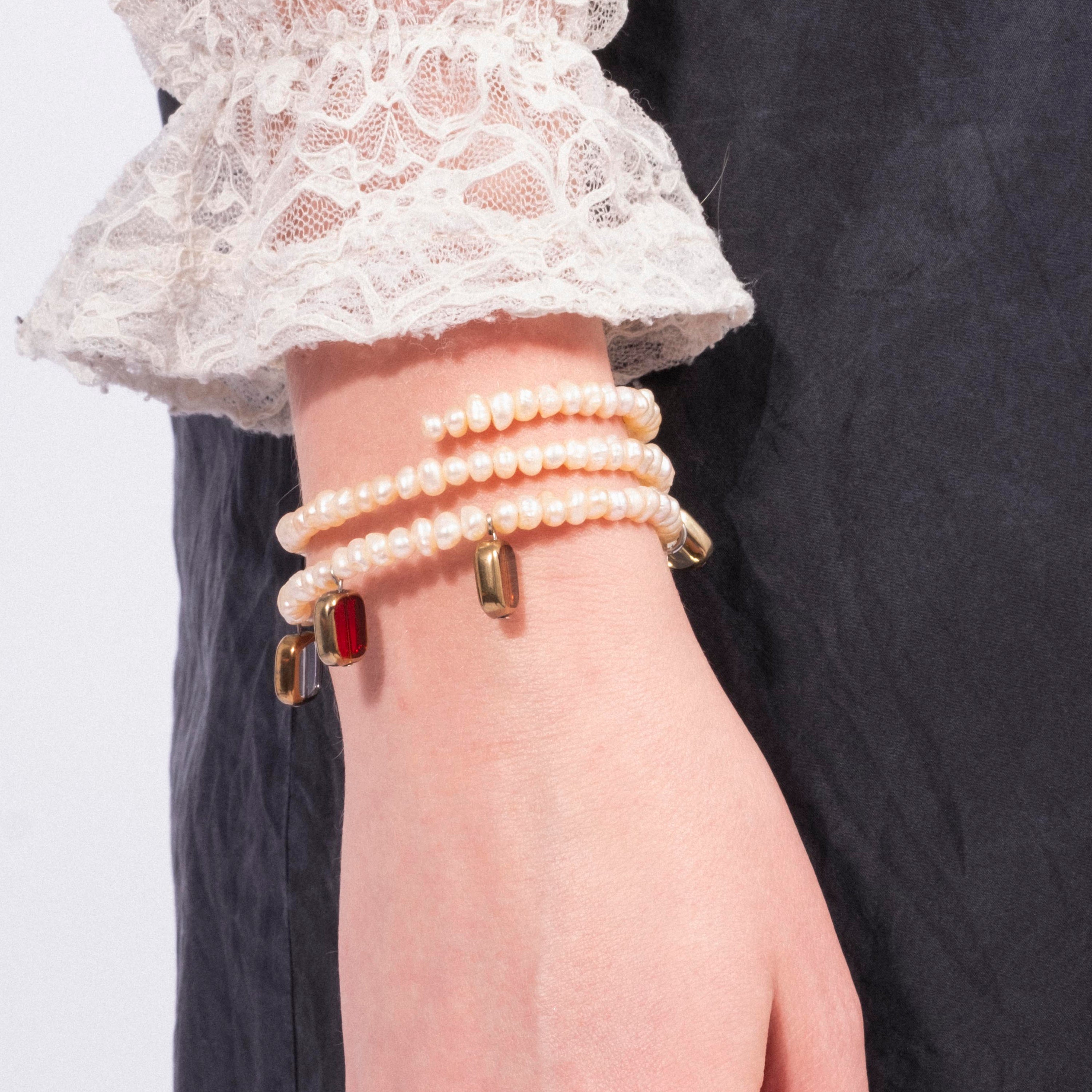 [52HZ LAB] BOUNCY PEACH FRESHWATER PEARL BRACELET