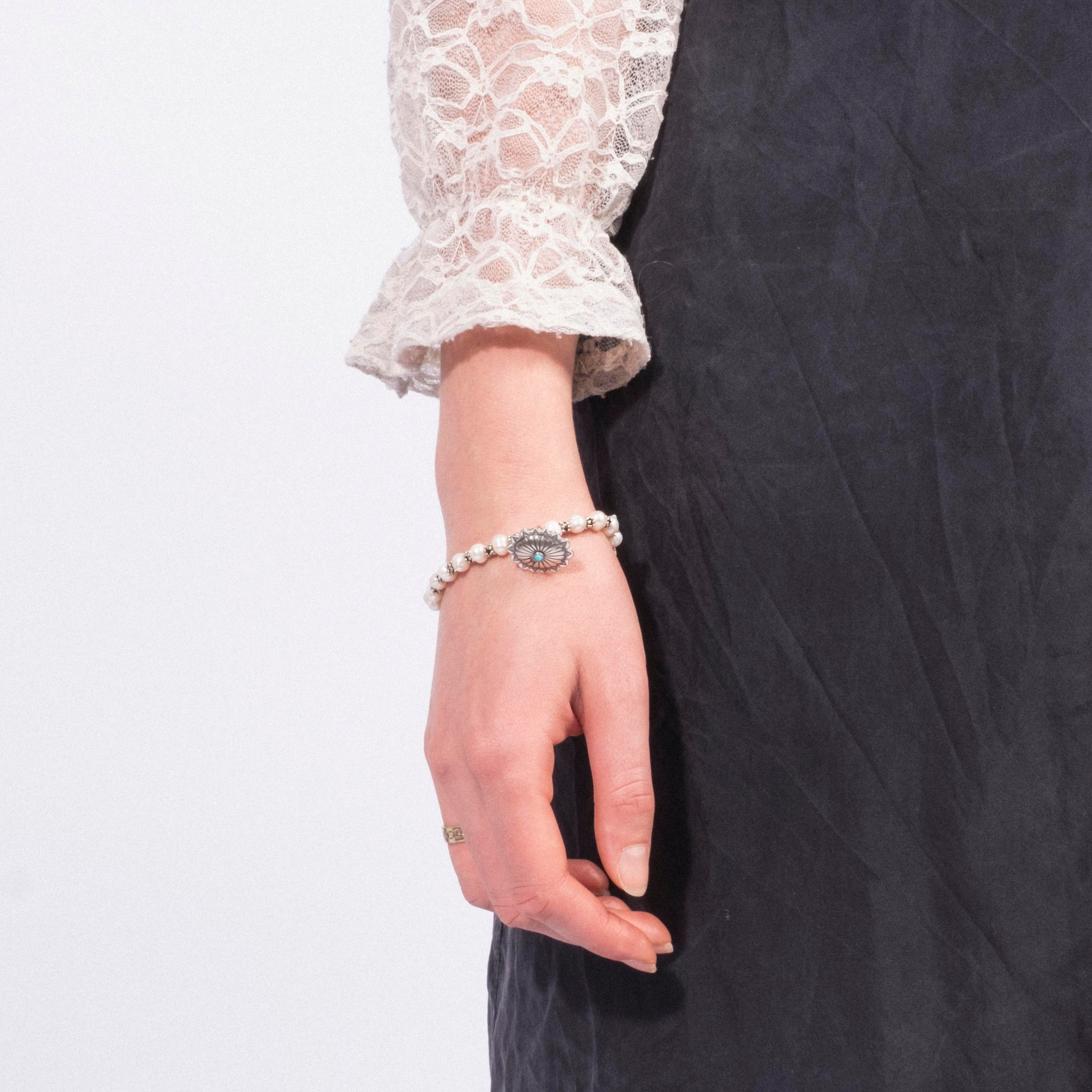 [52HZ LAB] BUTTON PEARL BRACELET