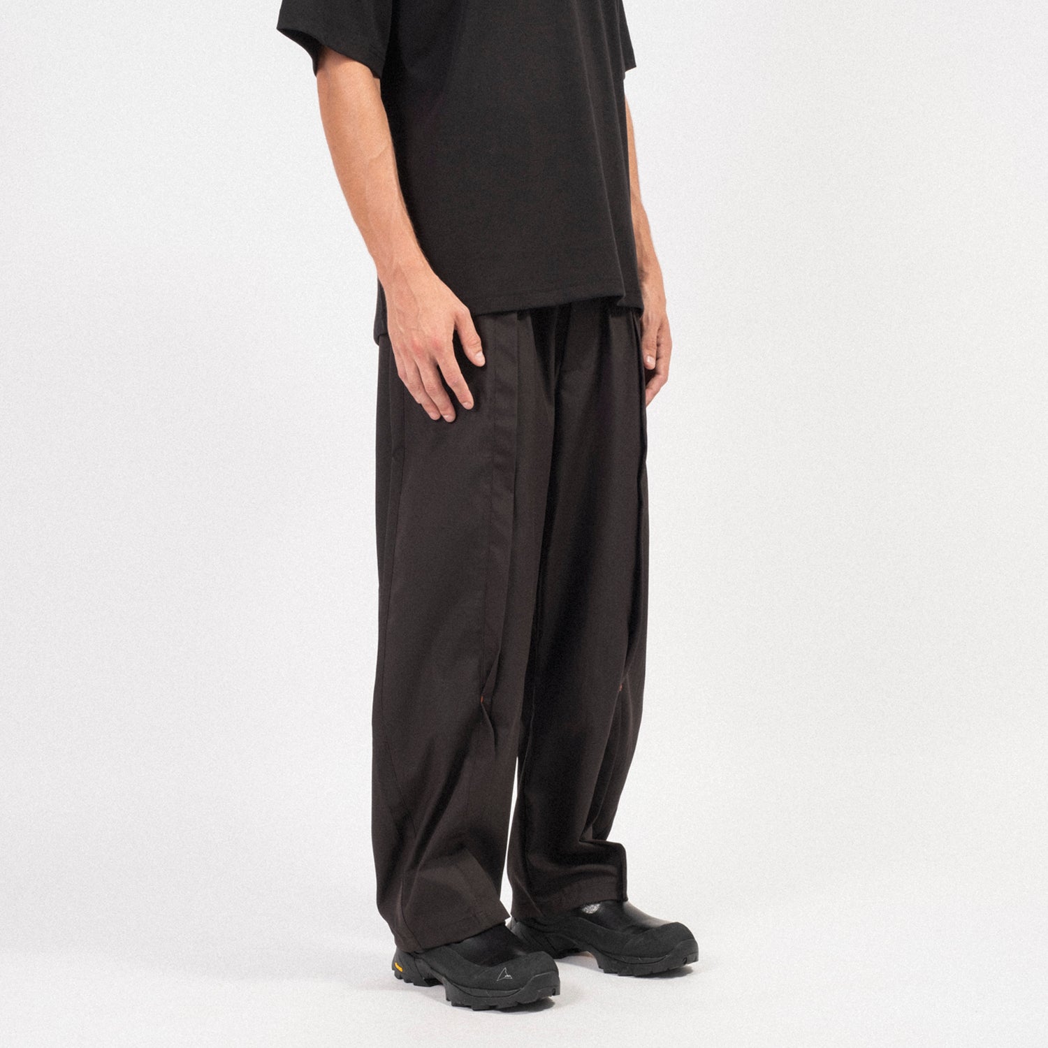 [GOOPiMADE] “RMX-P01” SOFTBOX TAILORED TROUSERS _ SHADOW