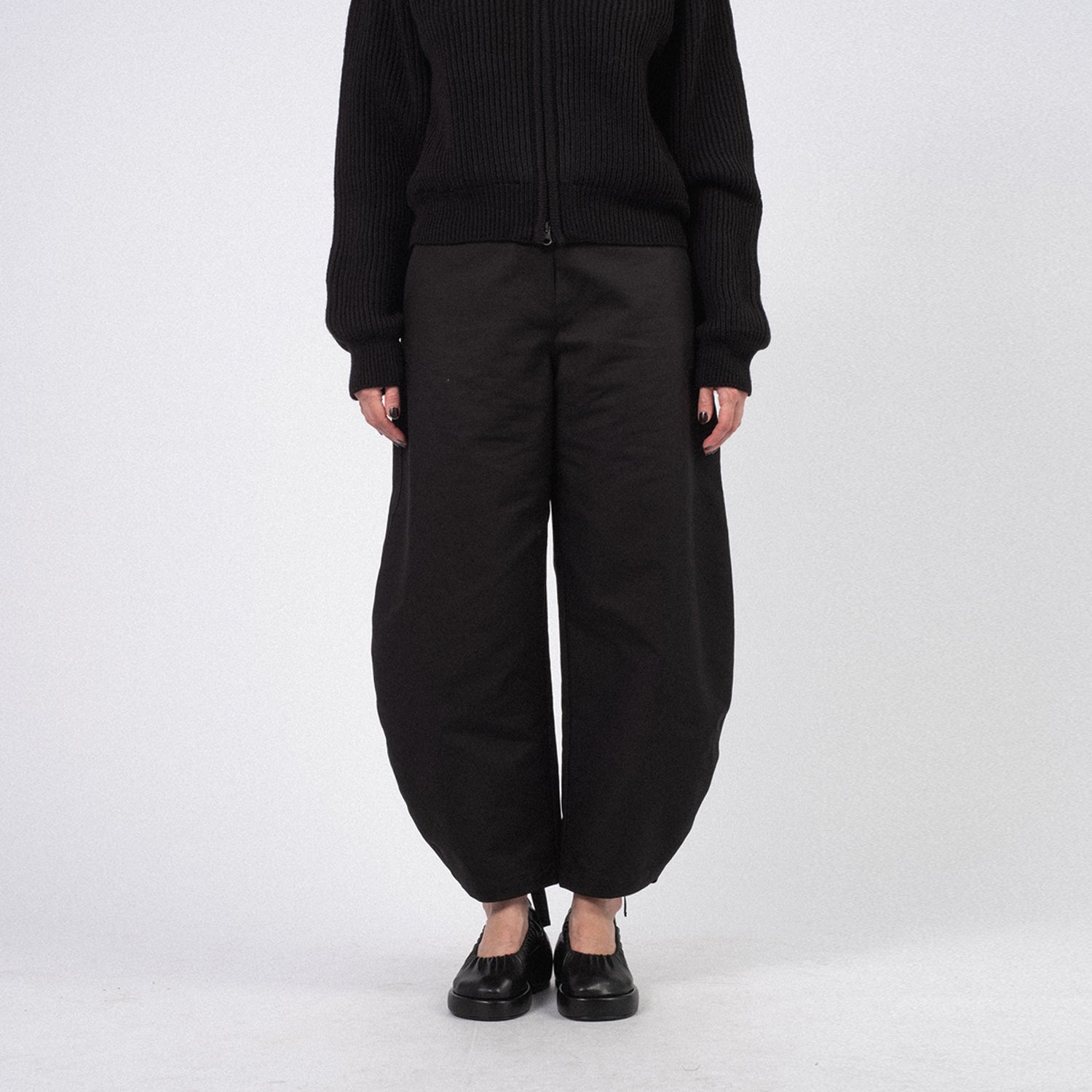 [AMOMENTO] CURVED LEG PANTS _ BLACK