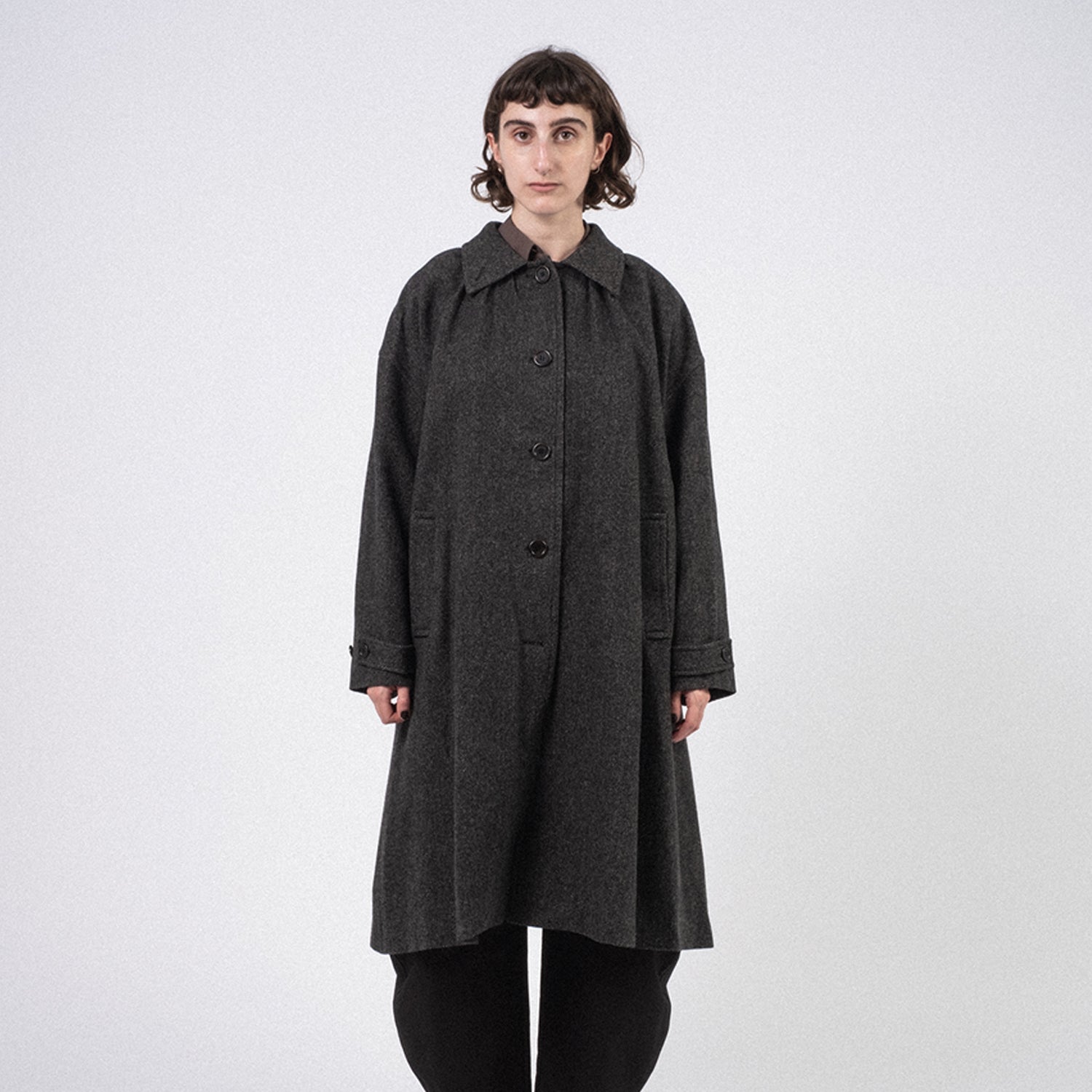 [AMOMENTO] HERRINGBONE SHIRRING COAT _ BLACK