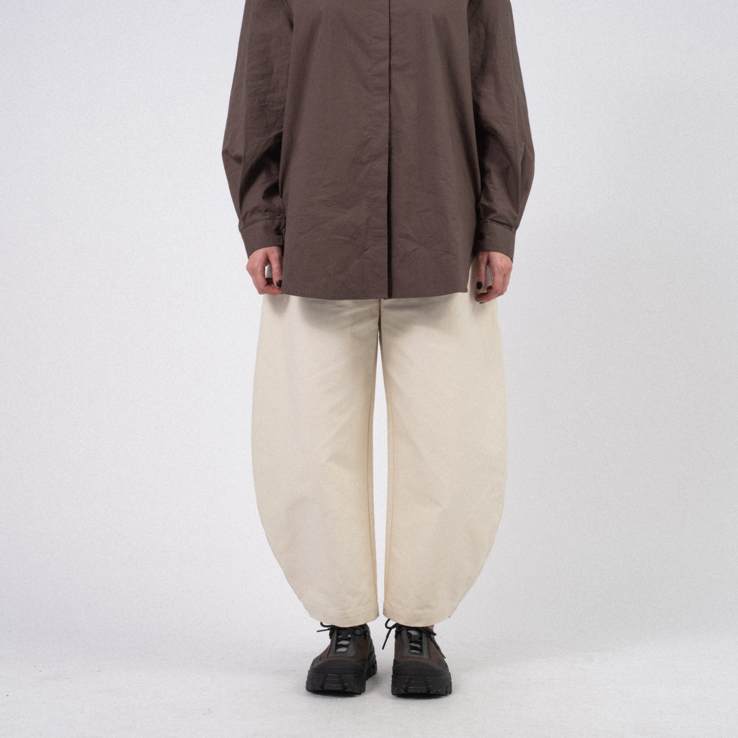 [AMOMENTO] CURVED LEG PANTS _ IVORY