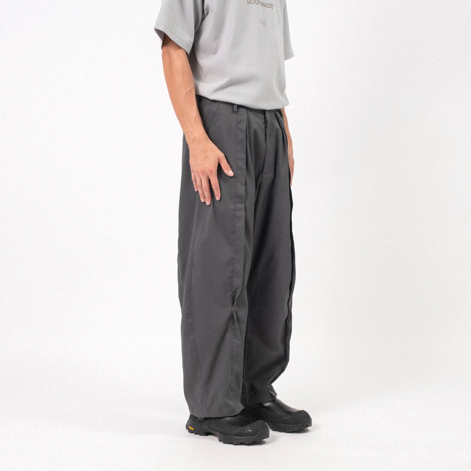 [GOOPiMADE] “RMX-P01” SOFTBOX TAILORED TROUSERS _ DARK LOCH-NESS