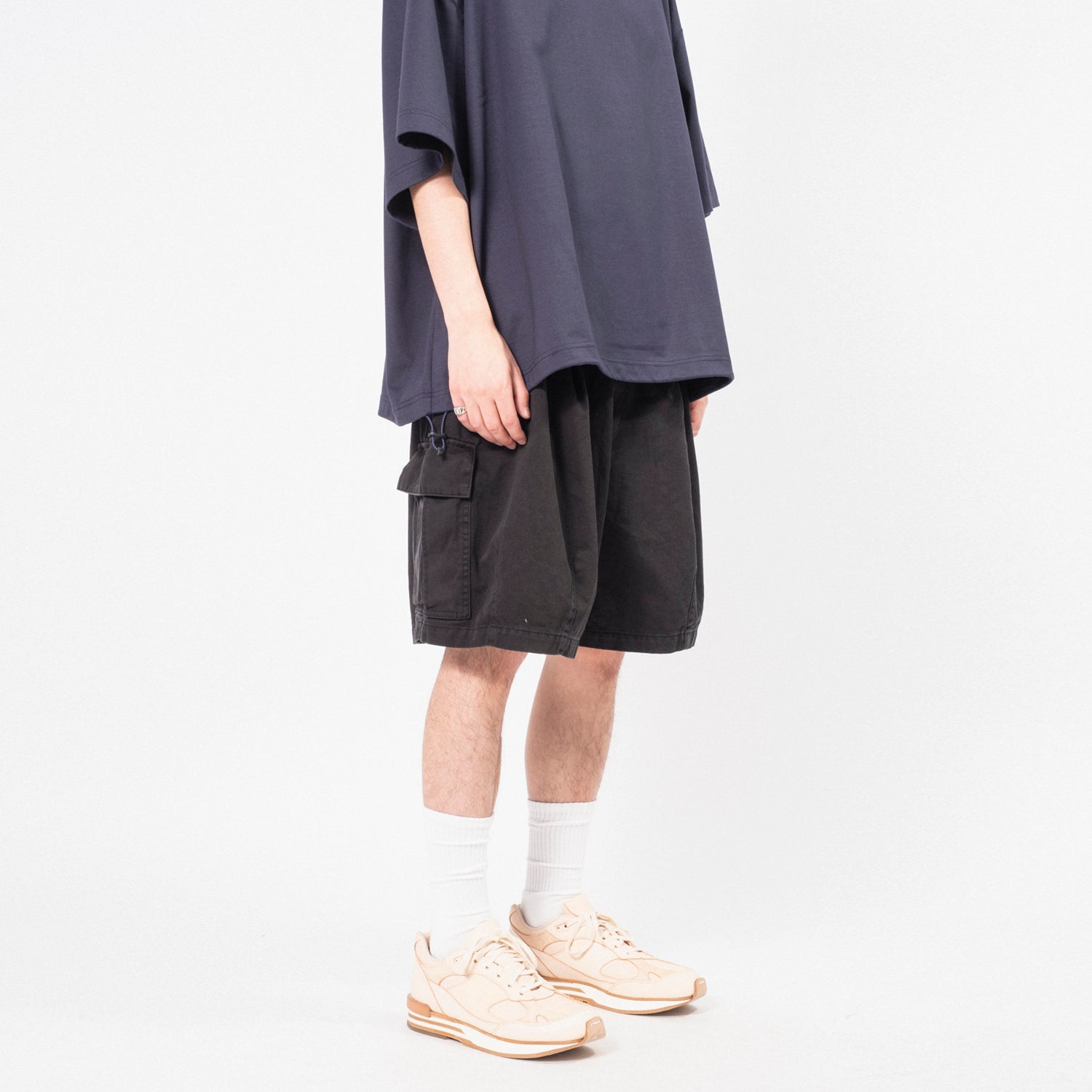 [IS-NESS] BALLOON EZ CARGO SHORTS _ BLACK