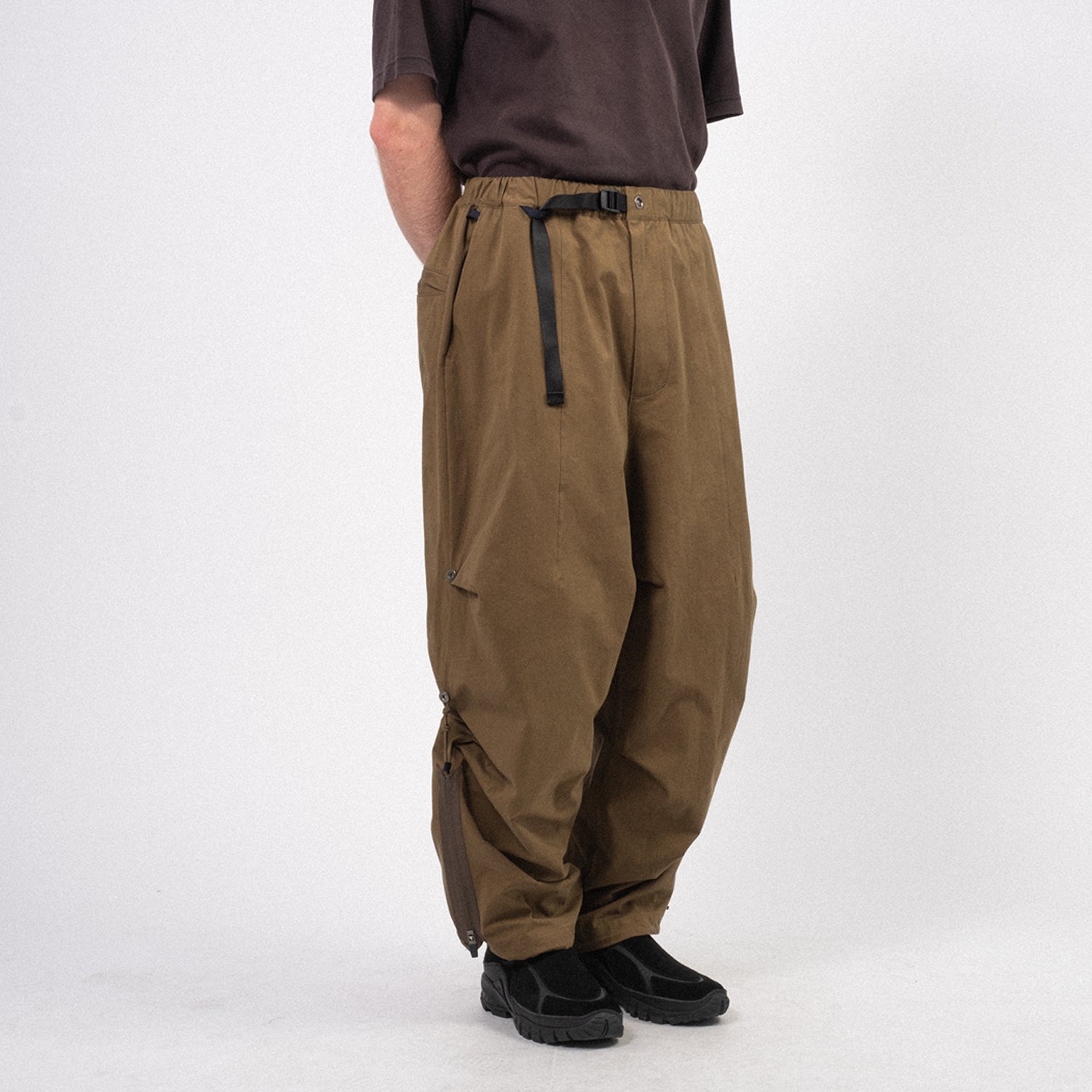 [POLIQUANT] THE CHANGING LENGTH HEM ZIP-UP TUCKED PANTS _ KHAKI