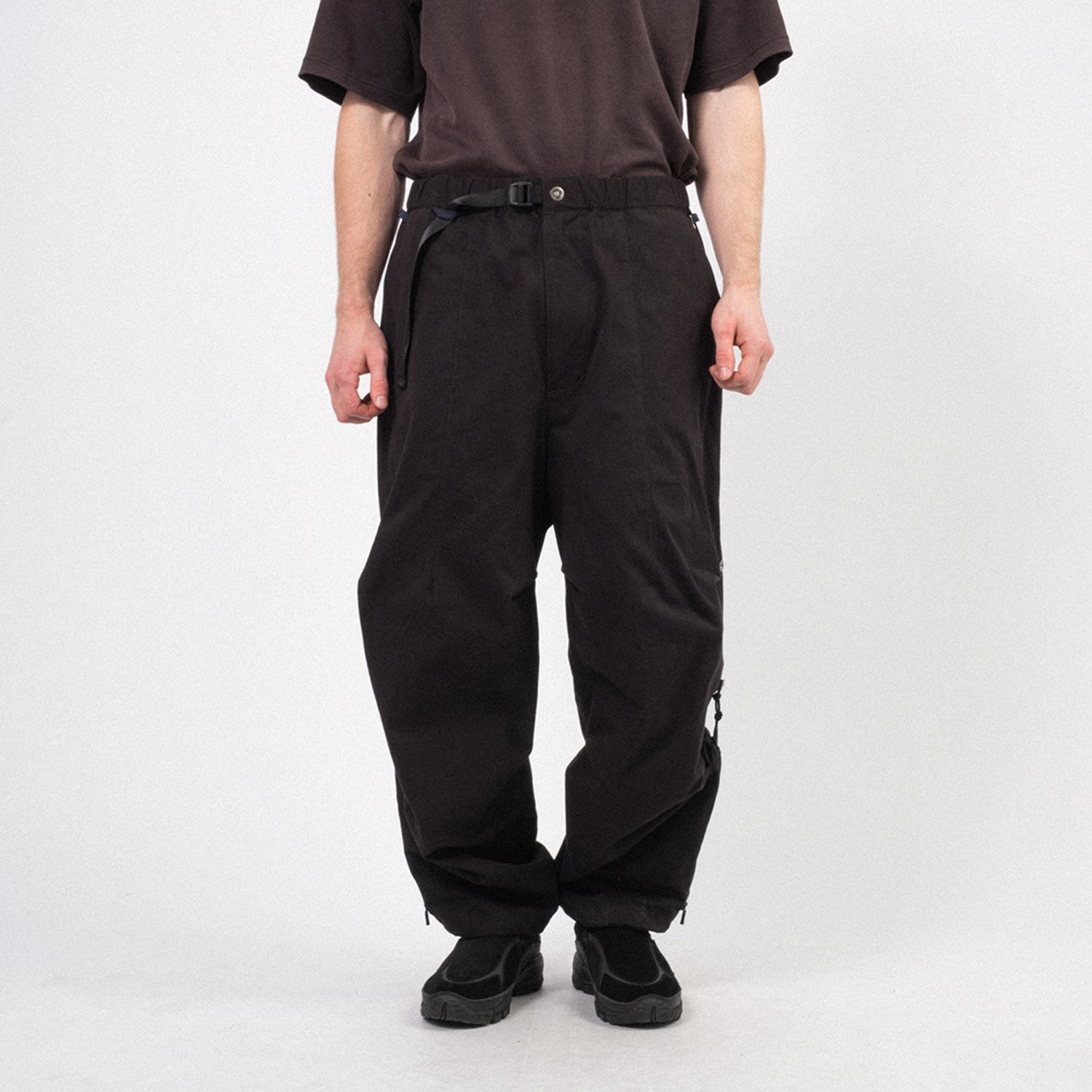 [POLIQUANT] THE CHANGING LENGTH HEM ZIP-UP TUCKED PANTS _ BLACK