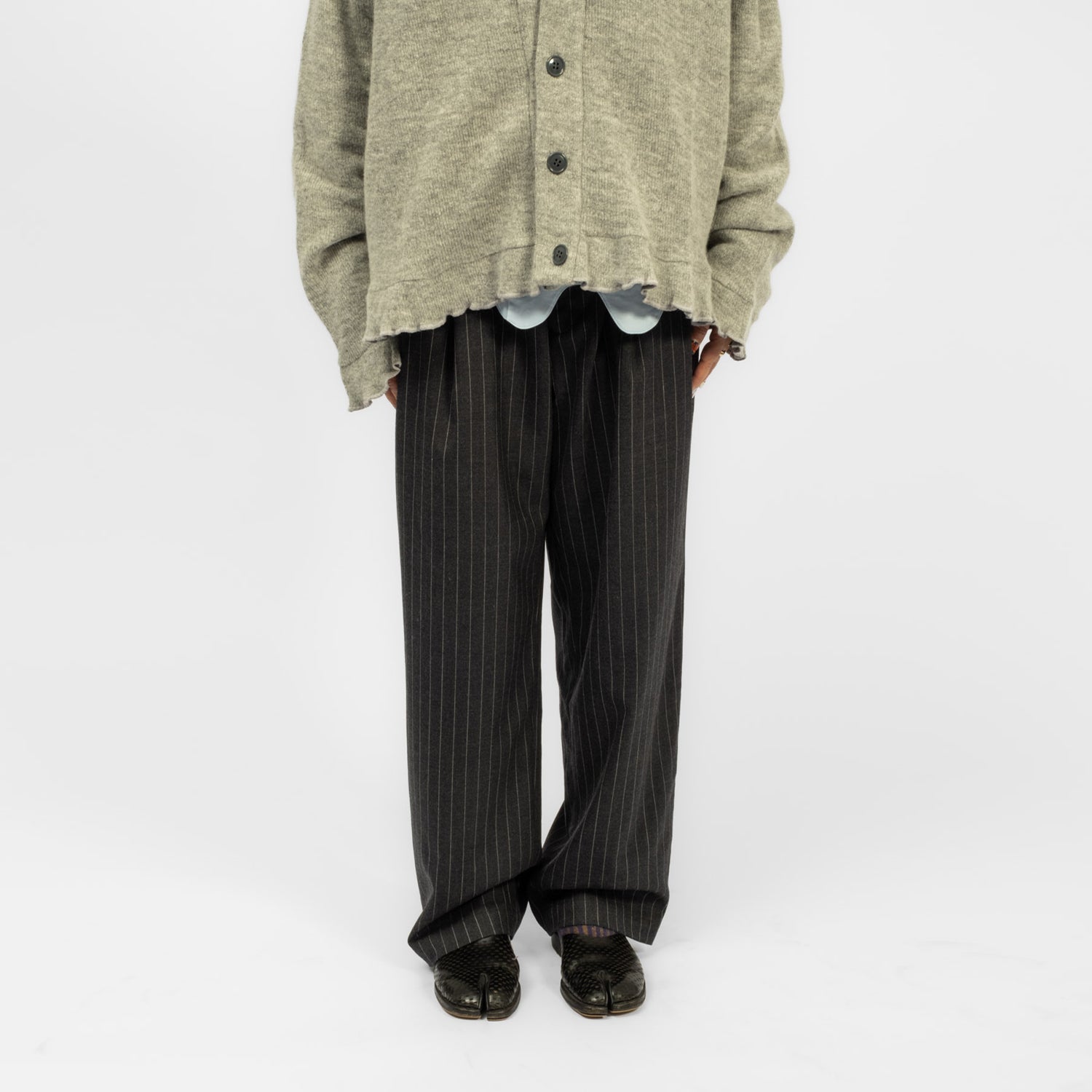 [NICK GEAR] FRILL SLACKS _ CHARCOAL REY