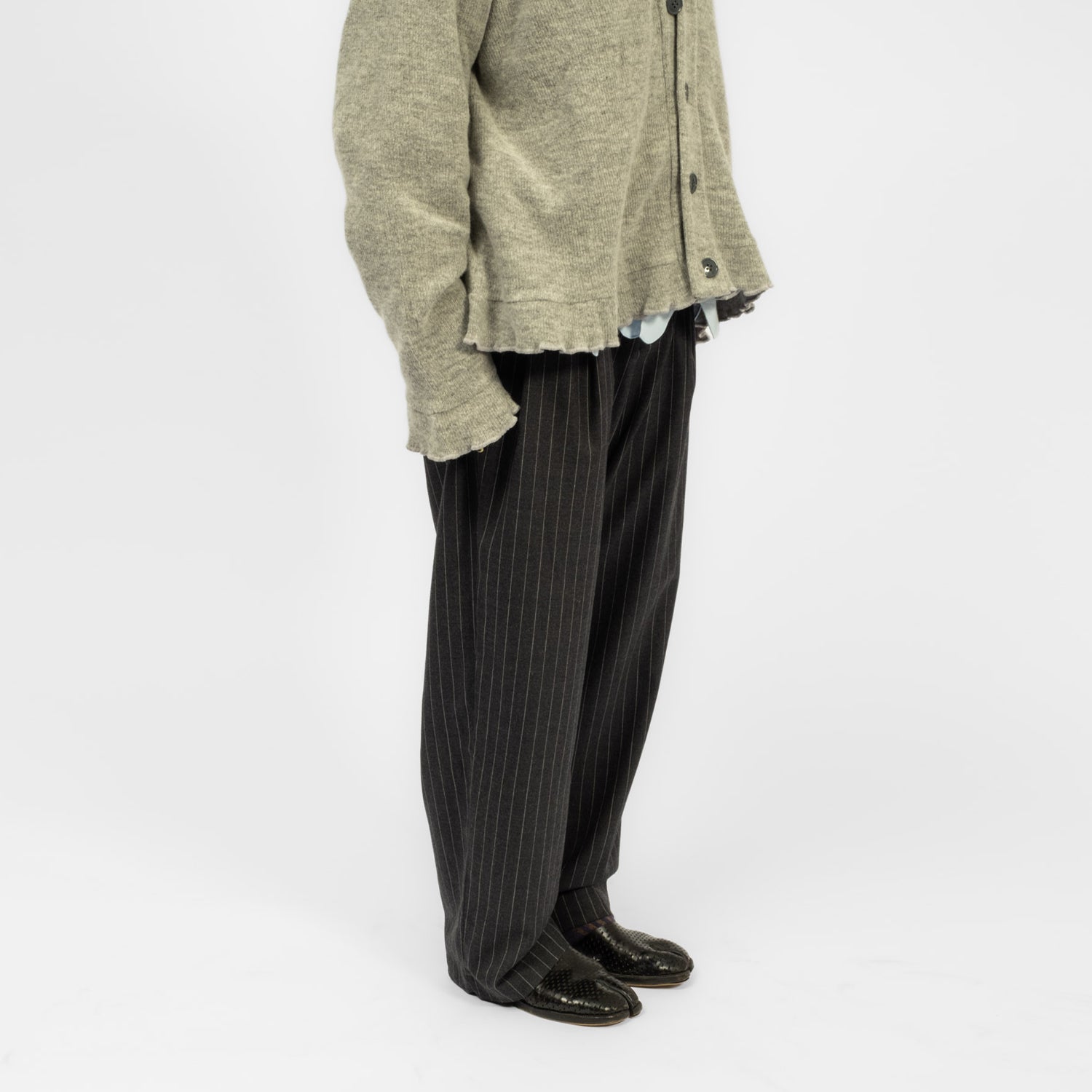 [NICK GEAR] FRILL SLACKS _ CHARCOAL REY