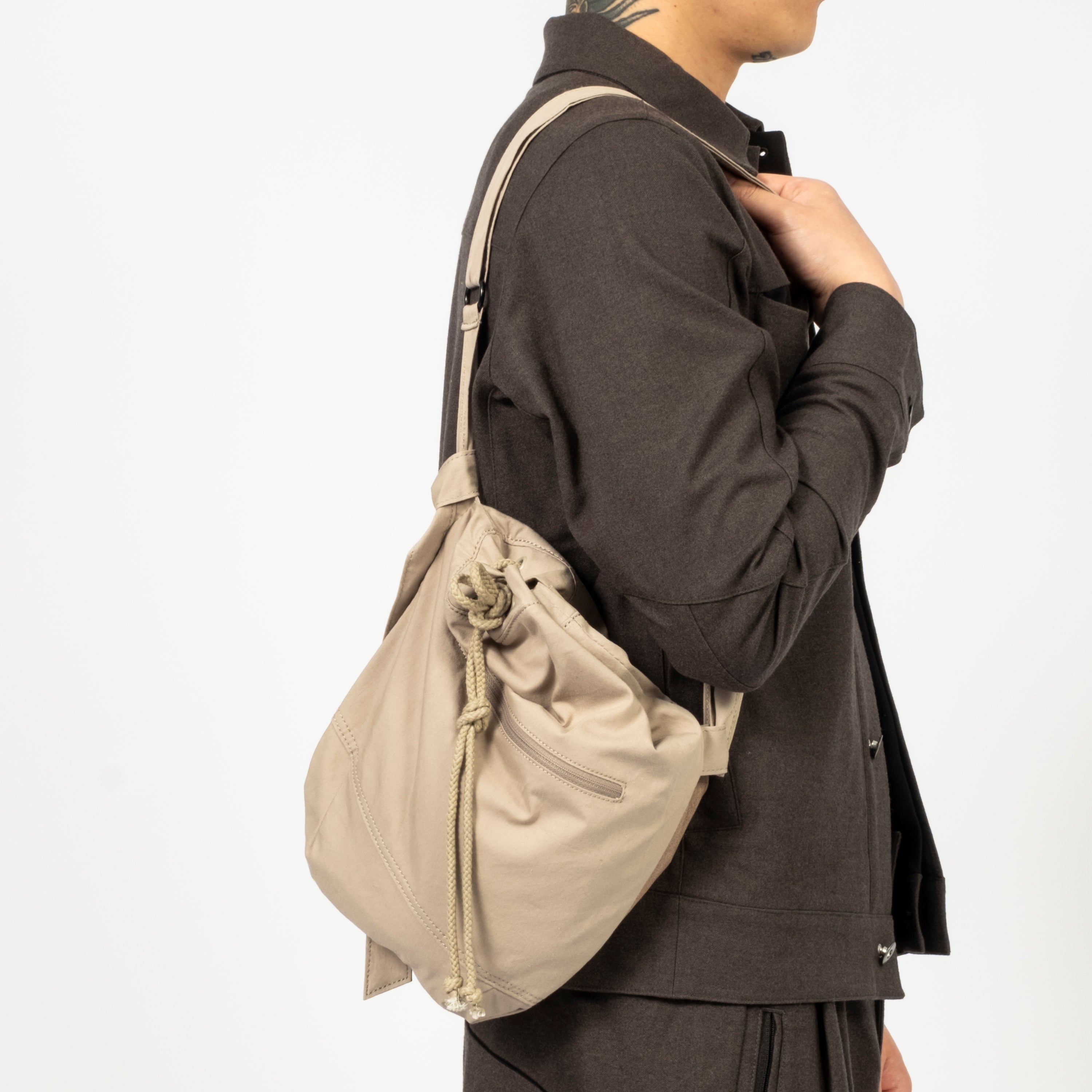 [SAN SAN GEAR] TIE BAG _ BEIGE