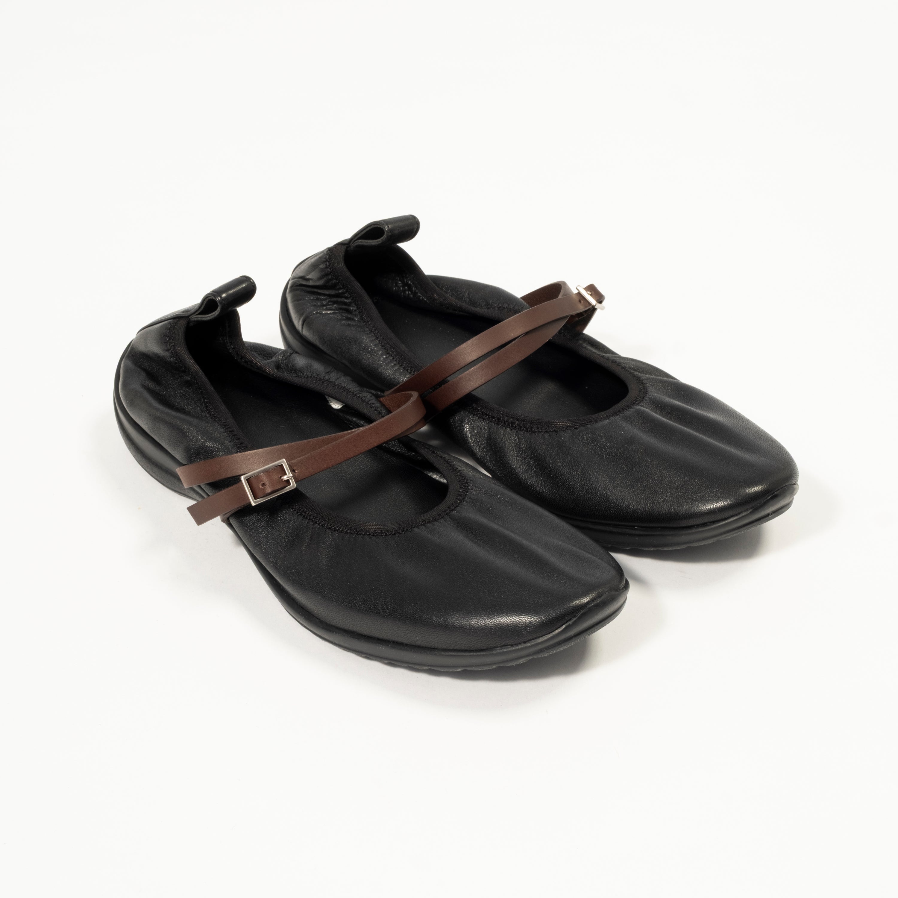 [AMOMENTO WOMEN] VIBRAM SHIRRING FLATS _ BLACK