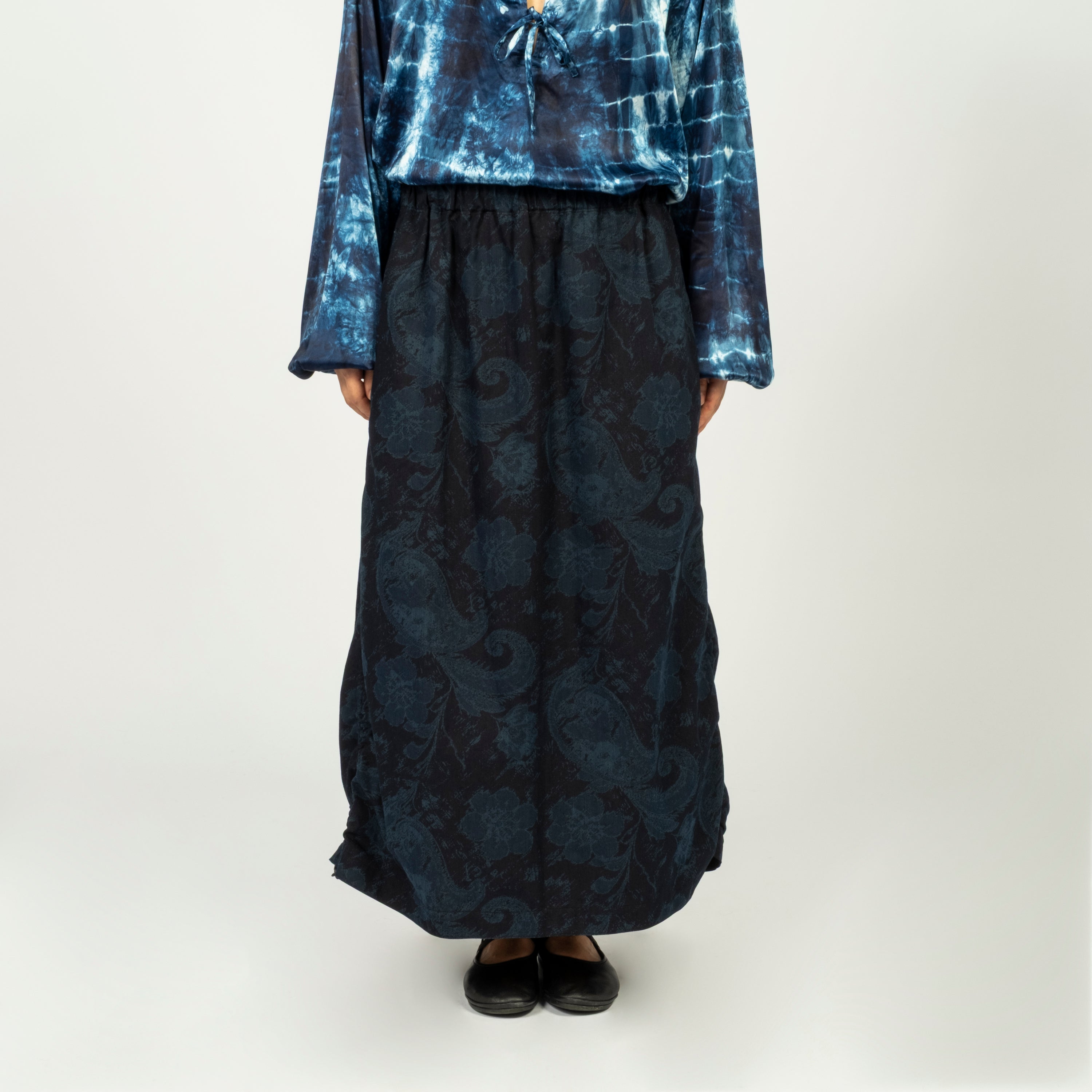 [BLUE BLUE JAPAN] WOVEN INDIGO NYLON SATIN -TSUJIGAHANA- GATHERED SKIRT _ INDIGO
