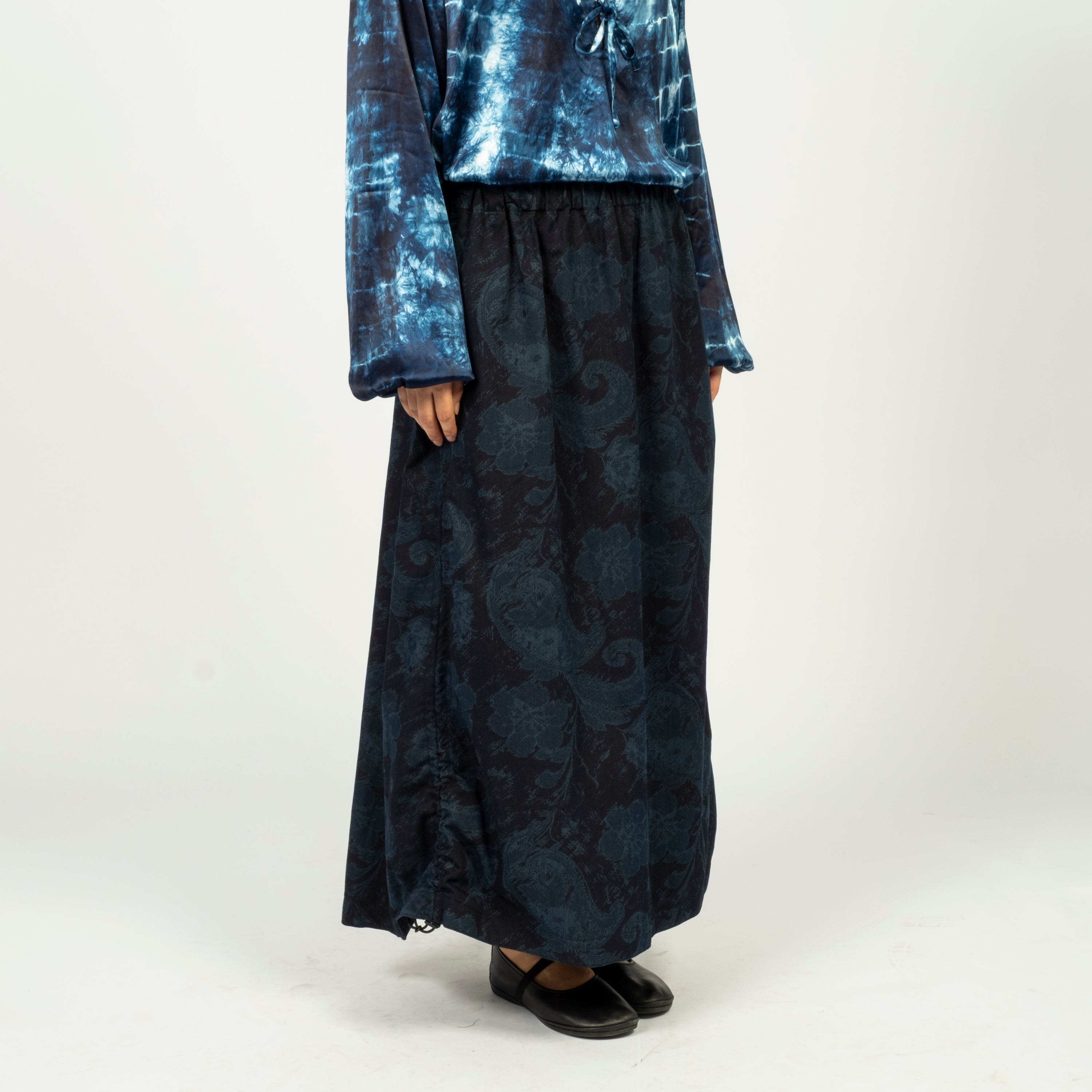 [BLUE BLUE JAPAN] WOVEN INDIGO NYLON SATIN -TSUJIGAHANA- GATHERED SKIRT _ INDIGO