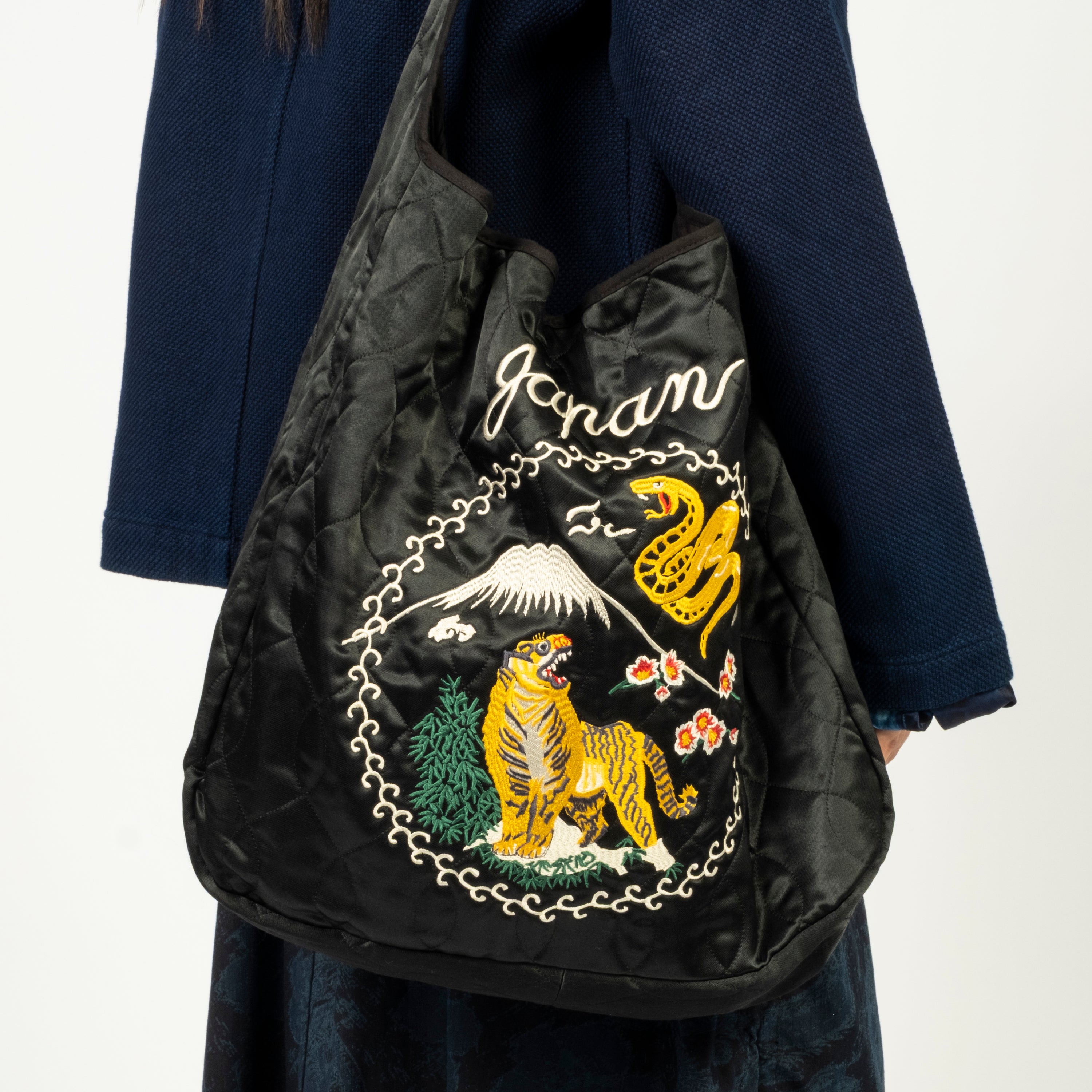 [BLUE BLUE JAPAN] TORA NI FUJI QUILTED MAIL BAG