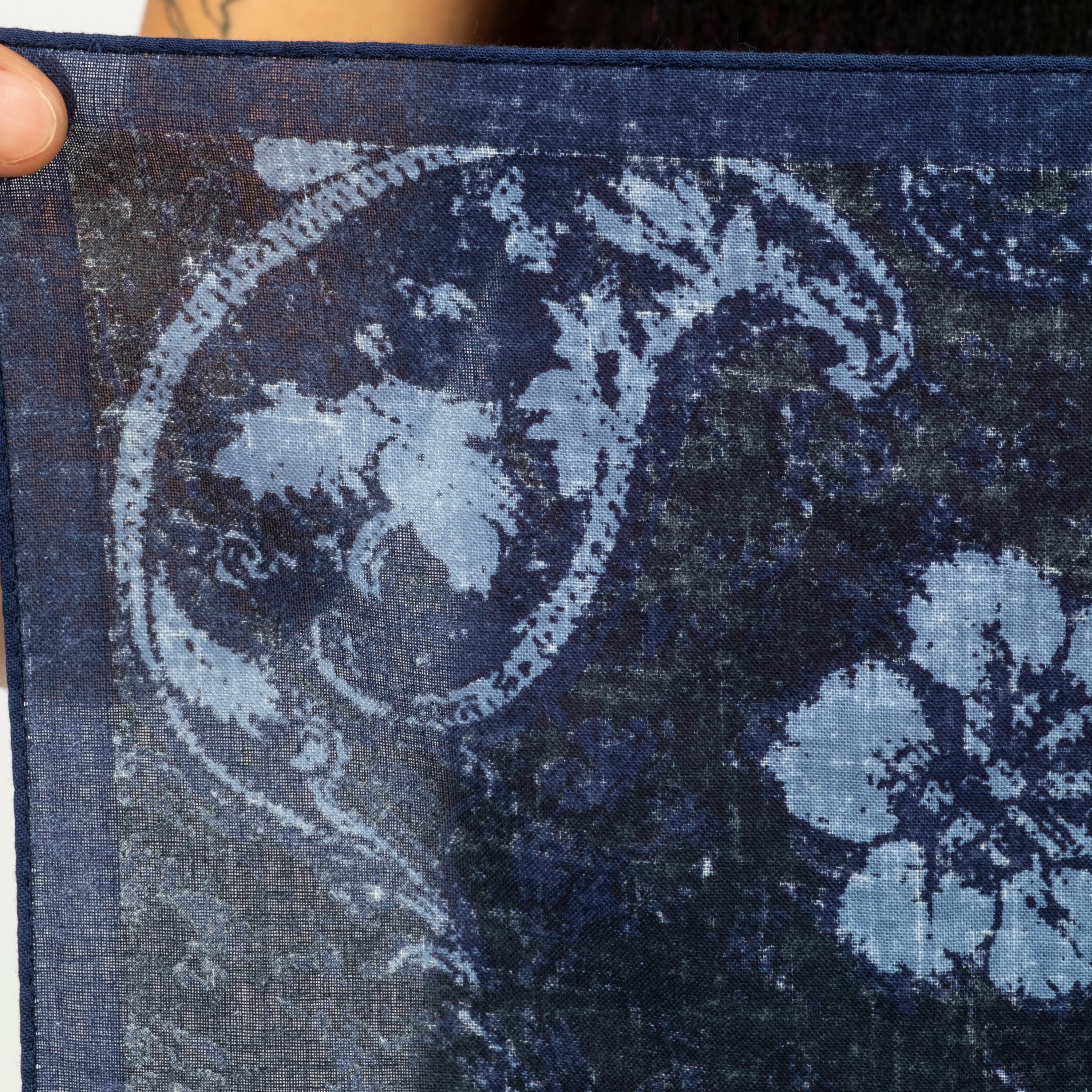 [BLUE BLUE JAPAN] TSUJIGAHANA PATTERNED BANDANA _ DARK NAVY