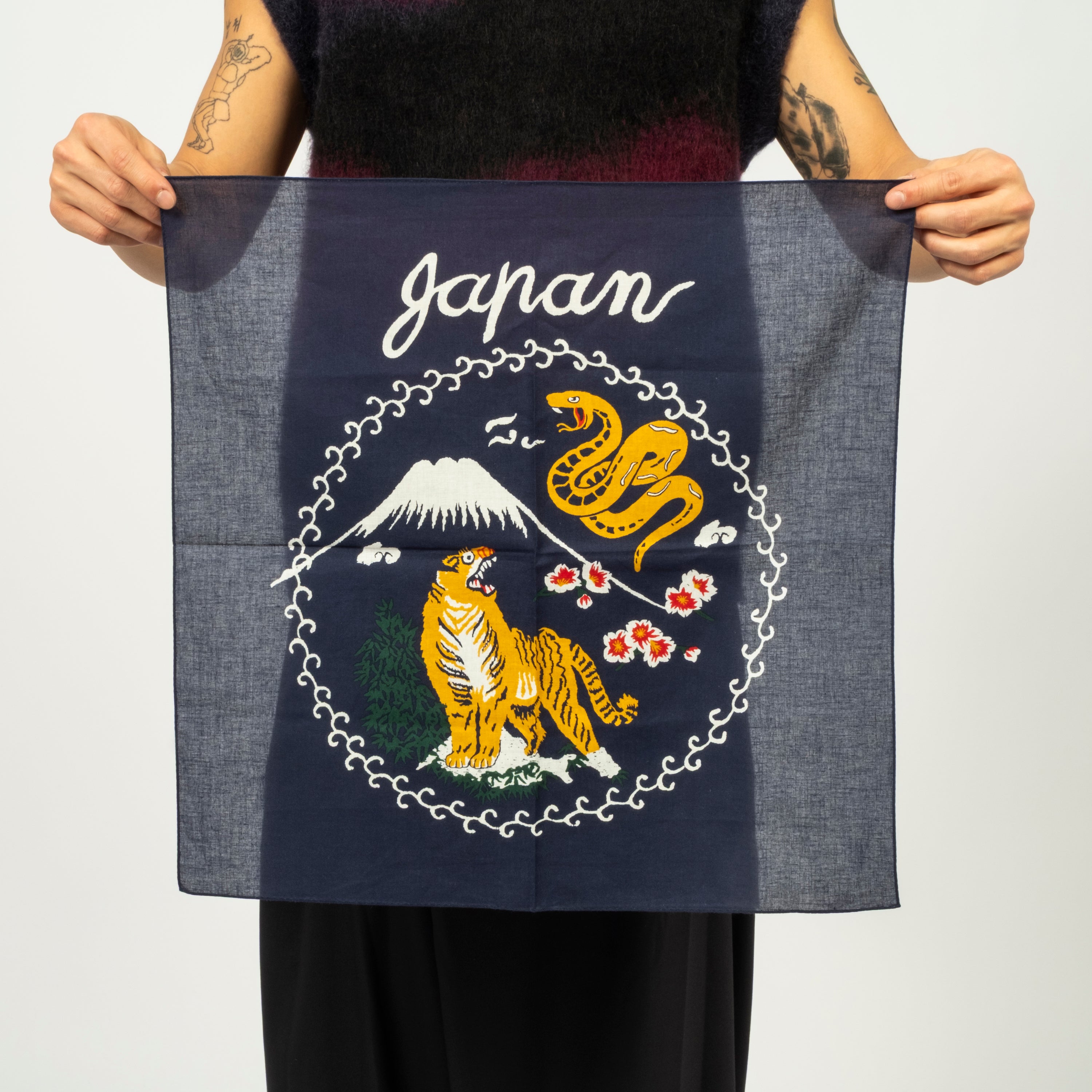 [BLUE BLUE JAPAN] TORA NI FUJI BANDANA _ DARK NAVY