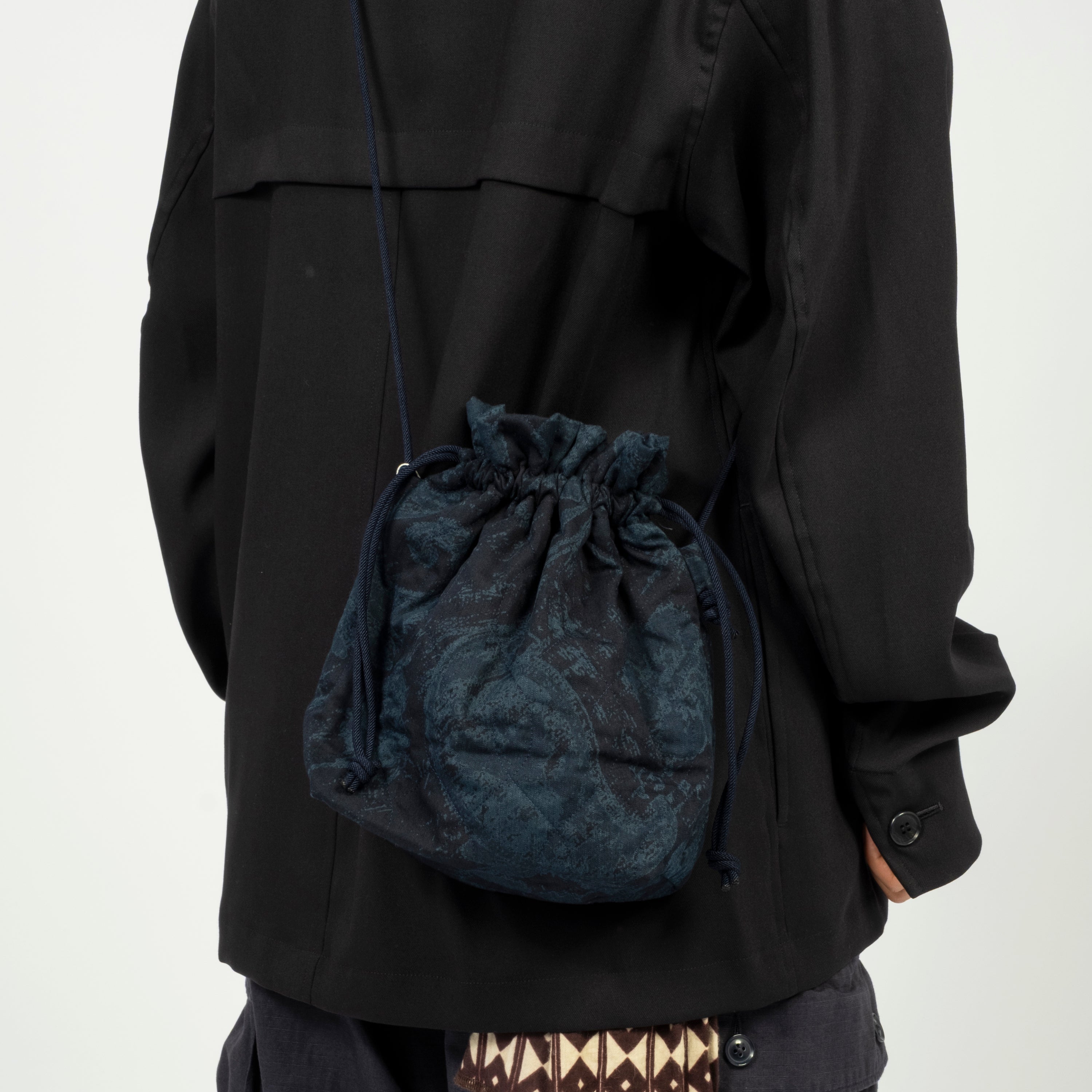 [BLUE BLUE JAPAN] INDIGO NYLON SATIN TSUJIGAHANA DRAWSTRING POUCH