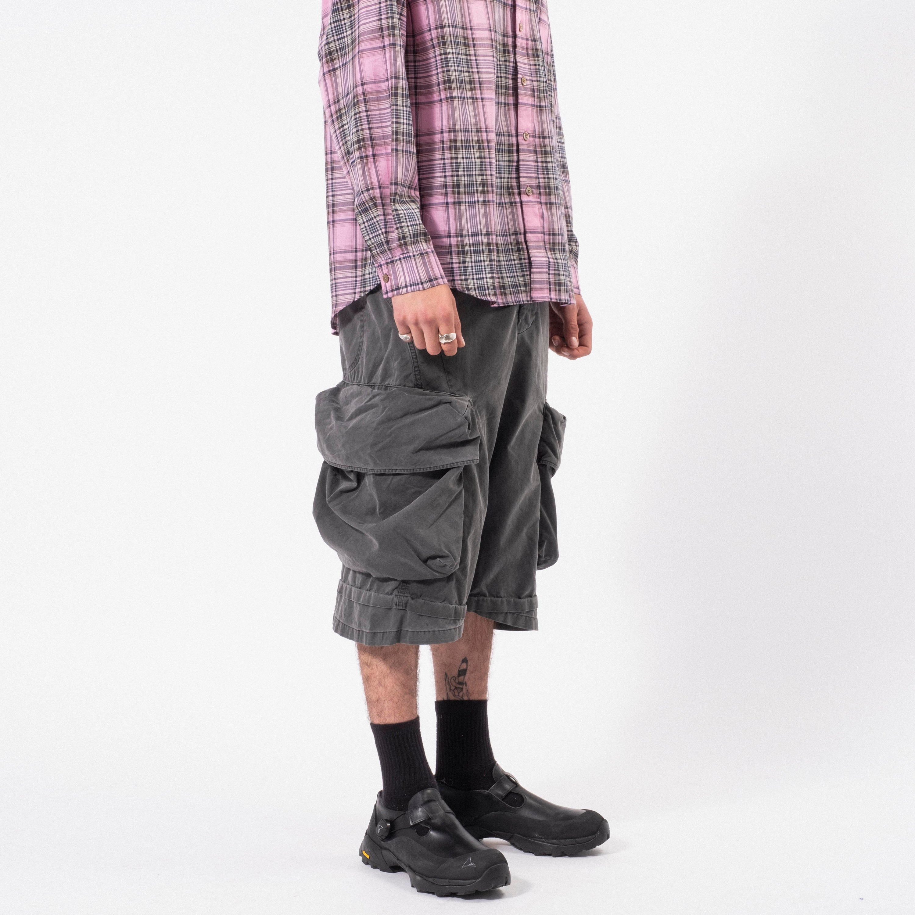 [999HUMANITY] ADVENTURE DYED CARGO BURMUDA PANTS _ STONE GREY