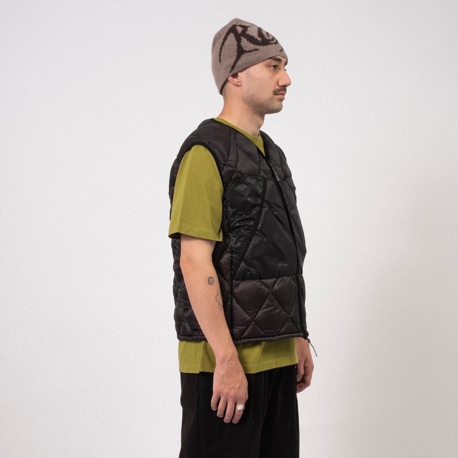 [ROA] LIGHT DOWN VEST _ BLACK