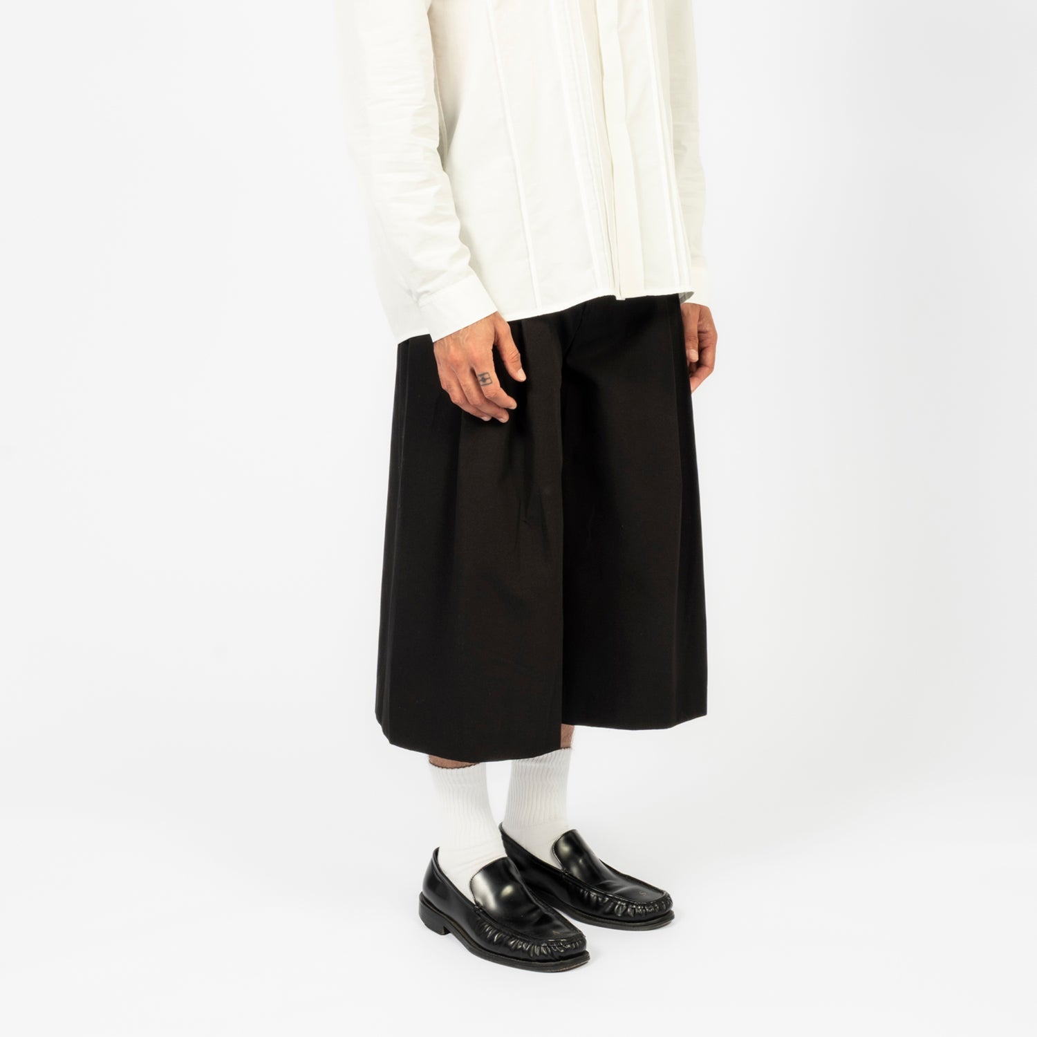 [AMOMENTO] MEN WIDE BERMUDA PANTS _ BLACK