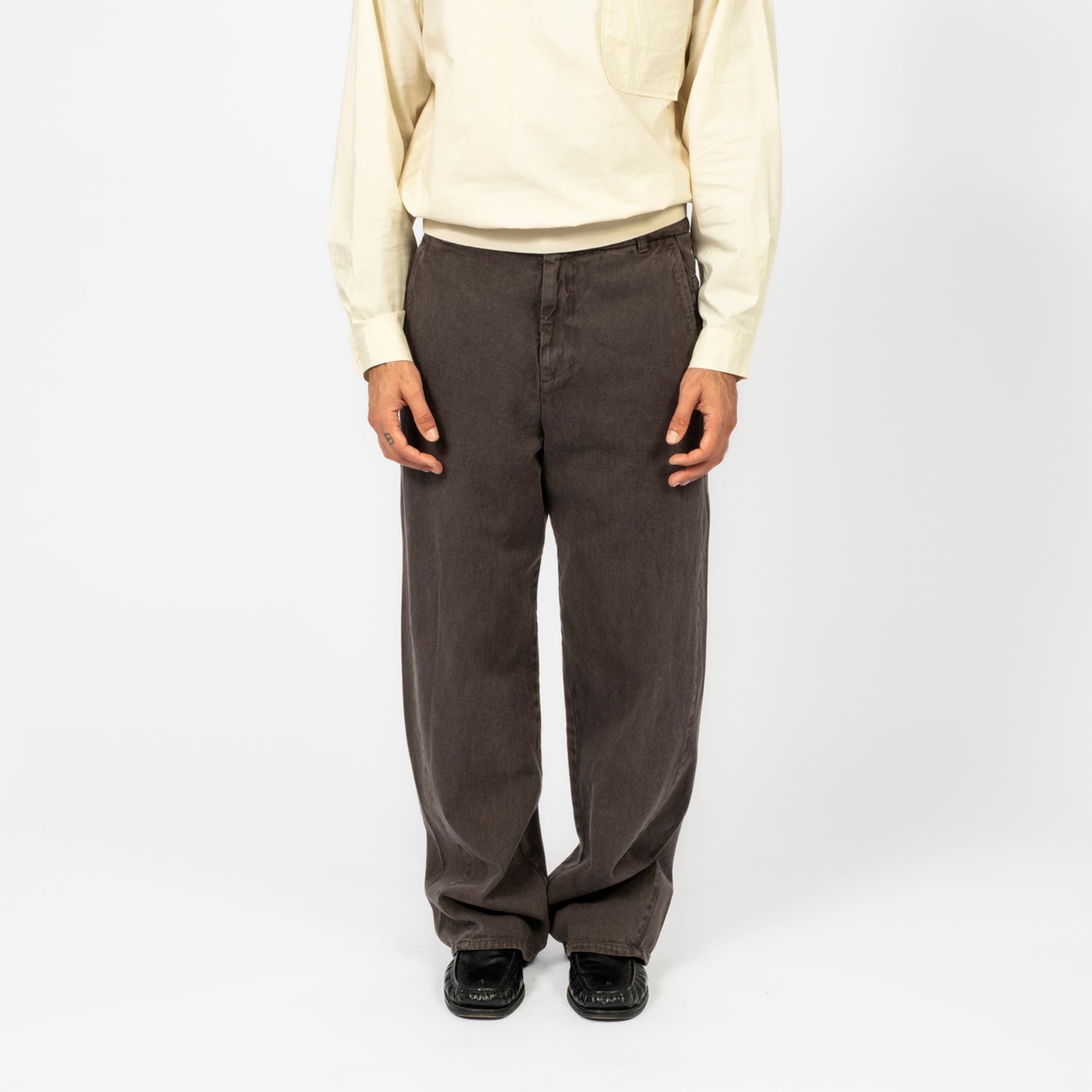 [AMOMENTO] MEN'S DYED CURVED SEAM DENIM _ BROWN