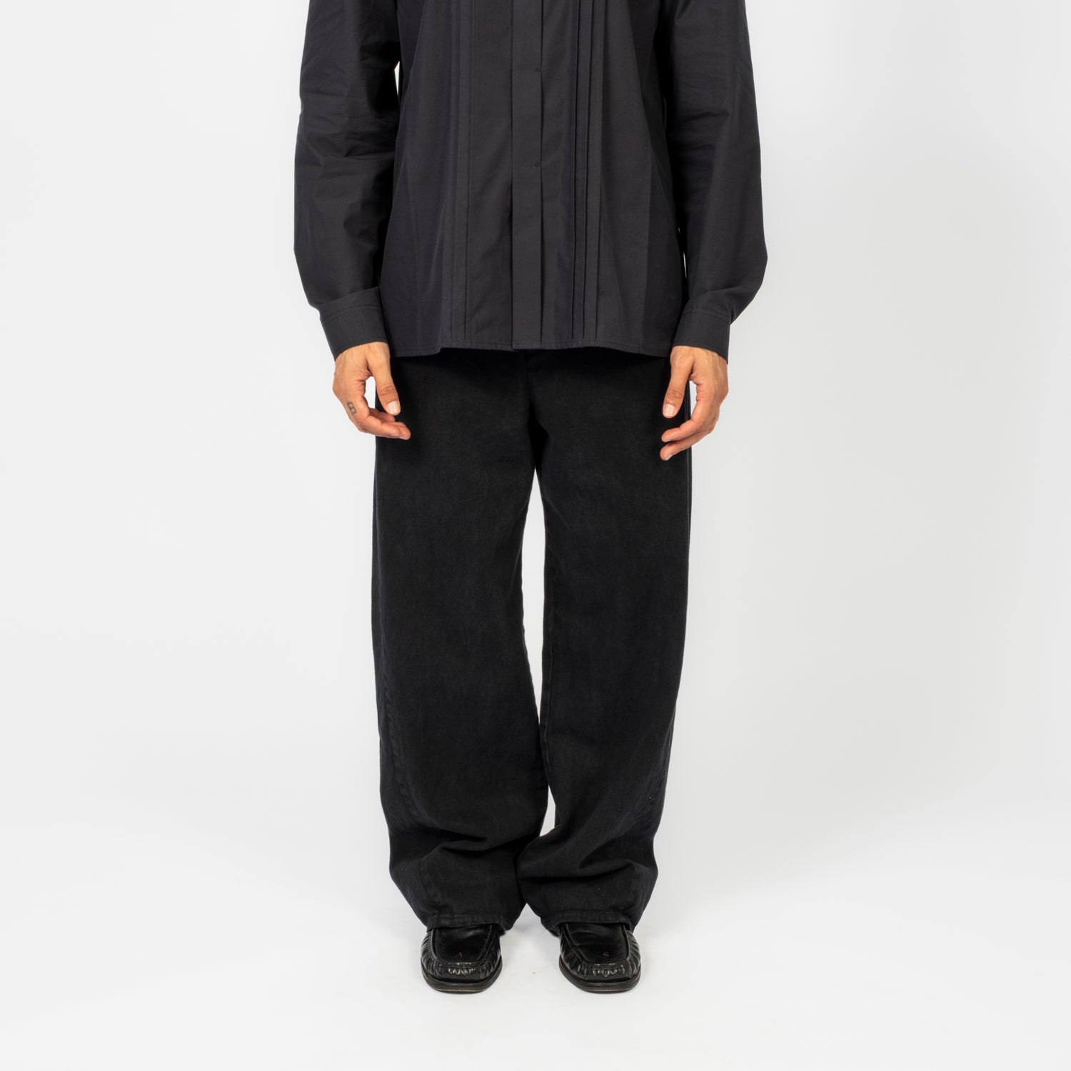 [AMOMENTO] MEN'S DYED CURVED SEAM DENIM _ BLACK