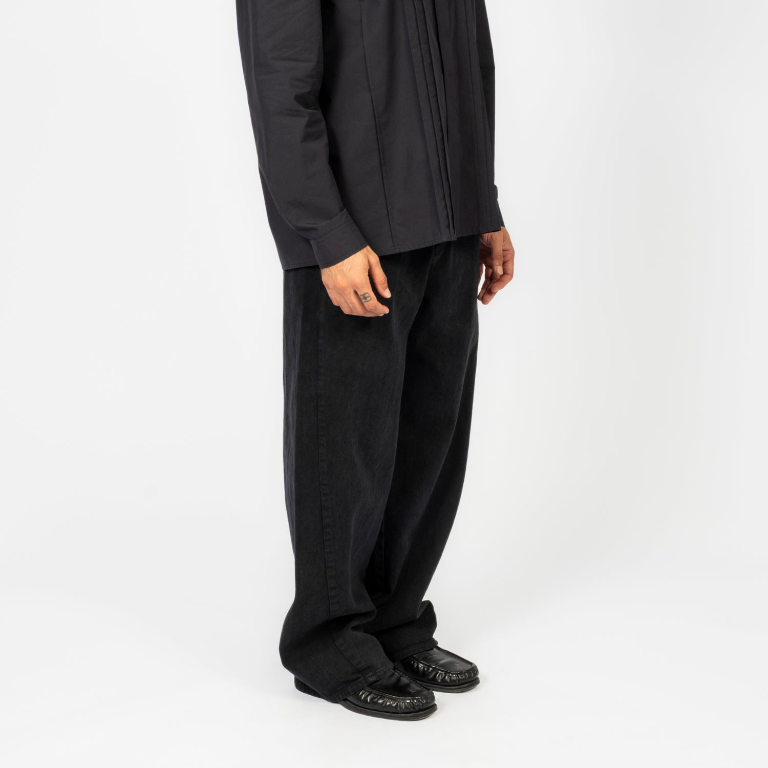 [AMOMENTO] MEN'S DYED CURVED SEAM DENIM _ BLACK