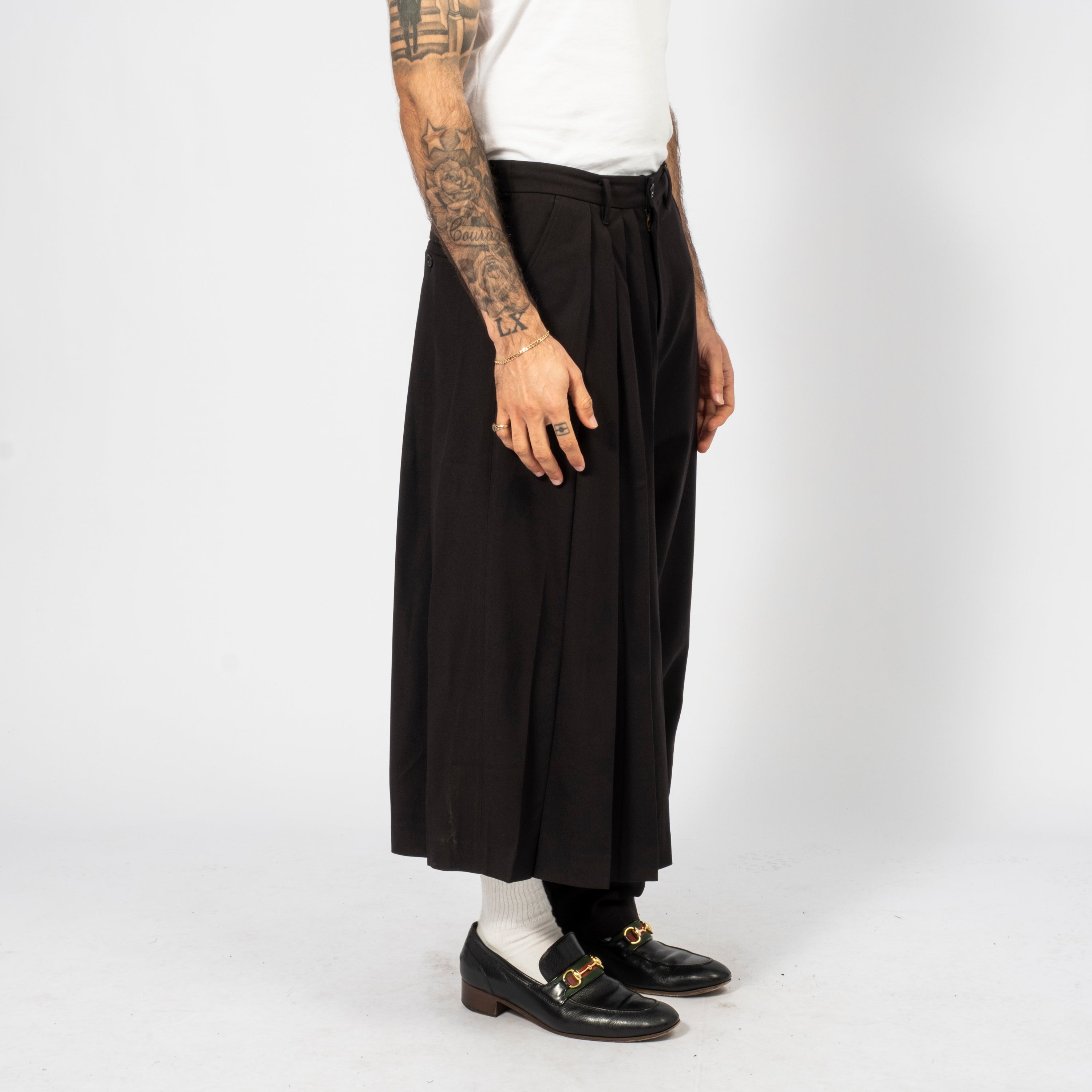 [AJOBYAJO] ASYMMETRIC PLEAT PANTS _ BLACK