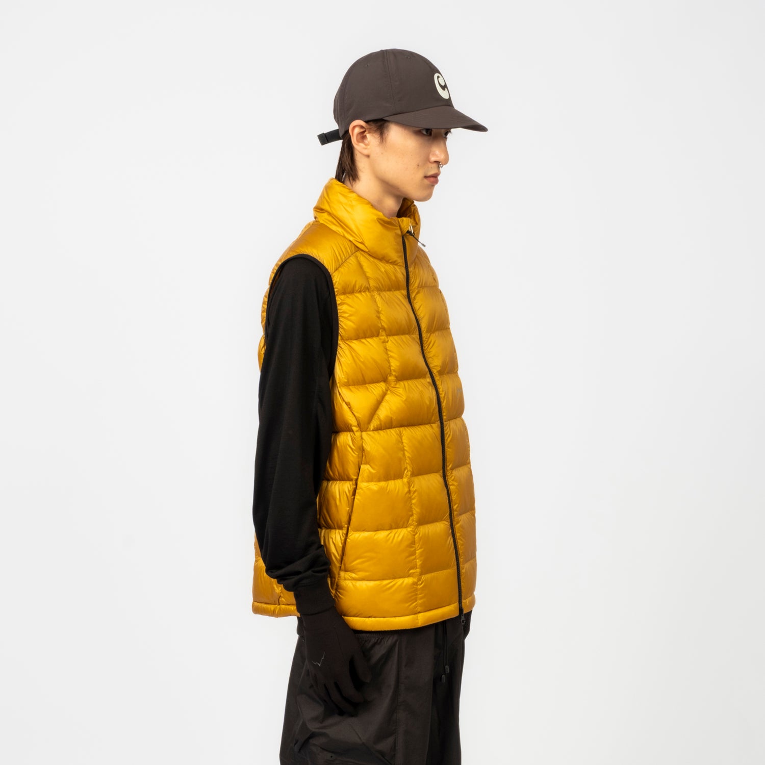 [CAYL] LIGHT DOWN VEST _ GOLD