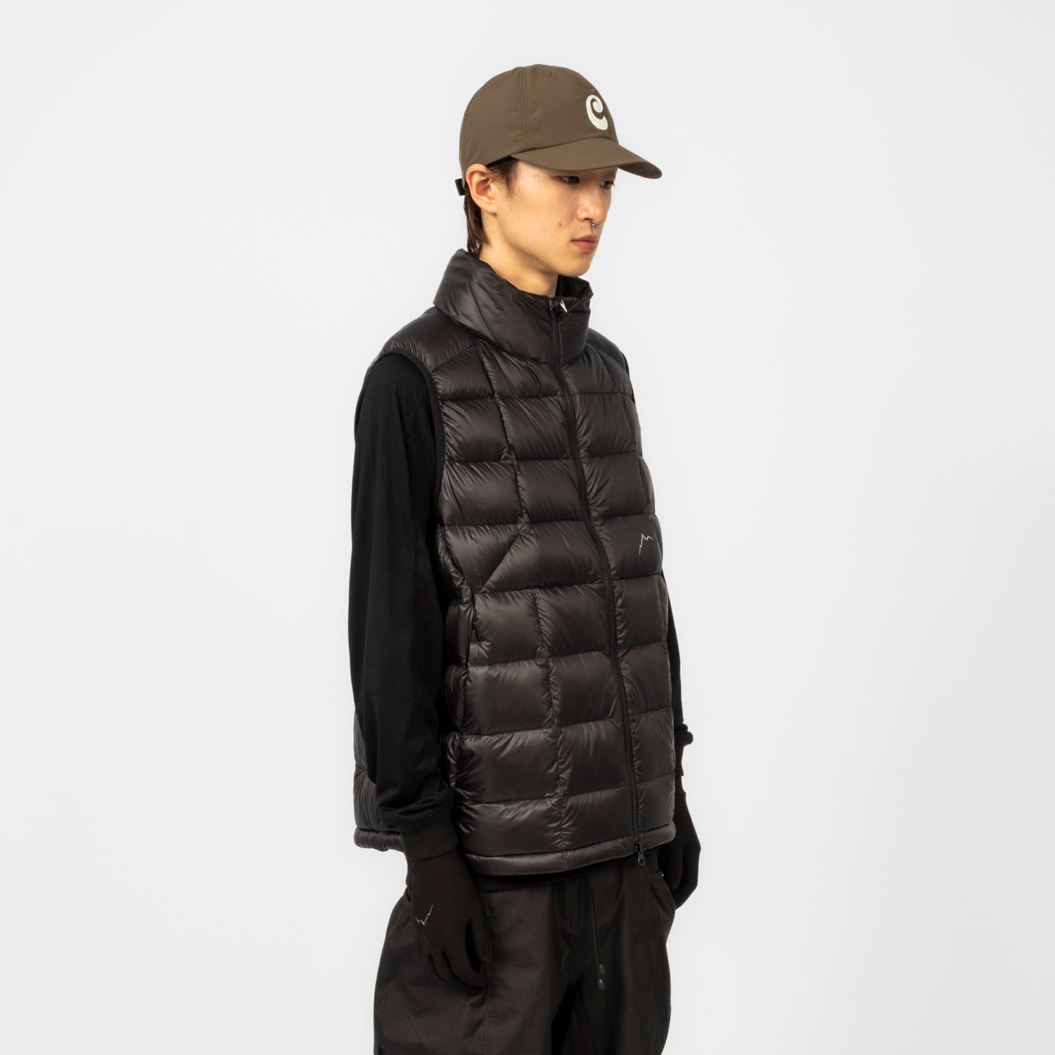 [CAYL] LIGHT DOWN VEST _ BLACK