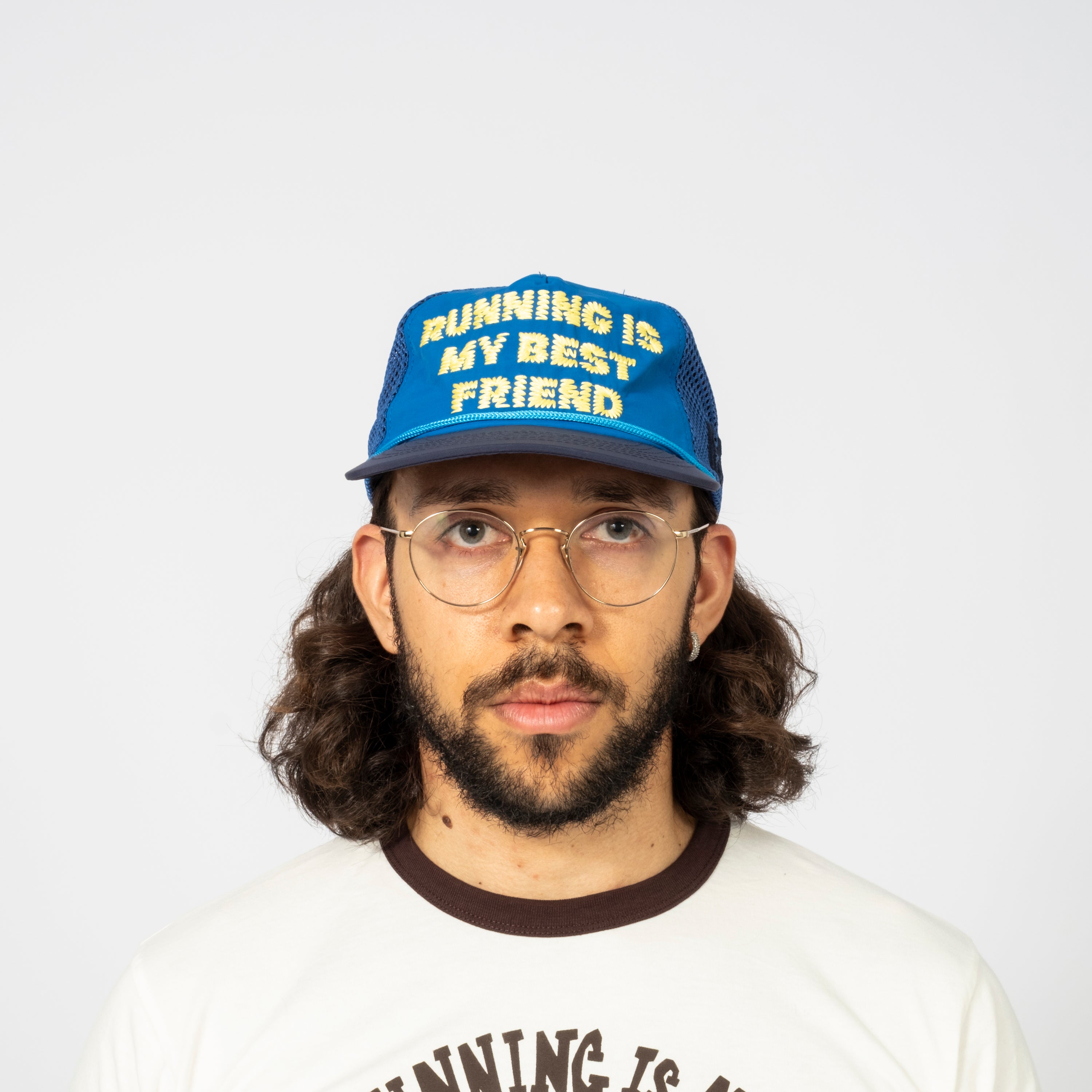 [ALEX ZONO] "RUNNING IS MY BEST FRIEND" TRUCKER _ BLUE