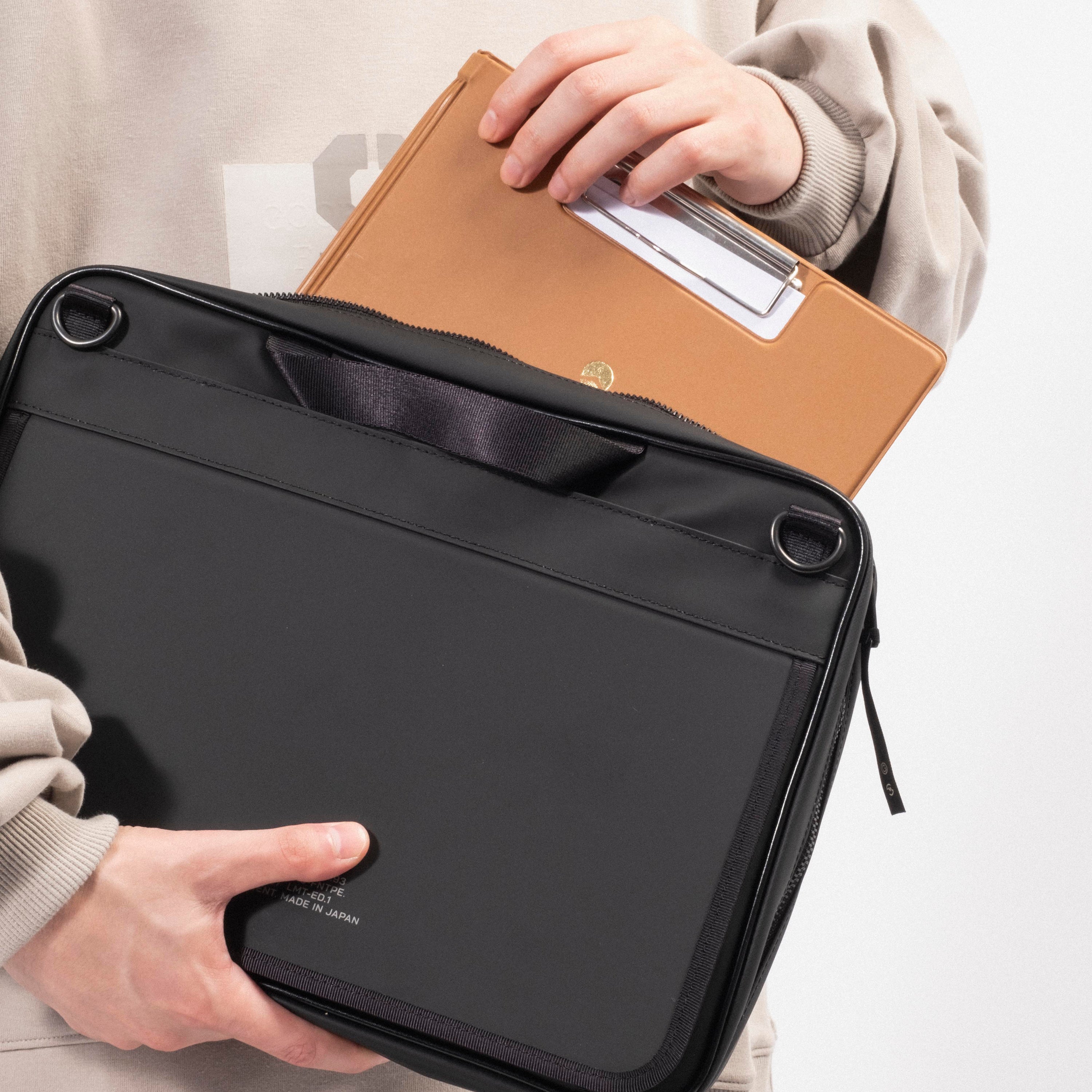 [GOOPiMADE X MASTER-PIECE] “GMOBILE-01” MULTI-TYPE SHOULDER BAG _ BLACK
