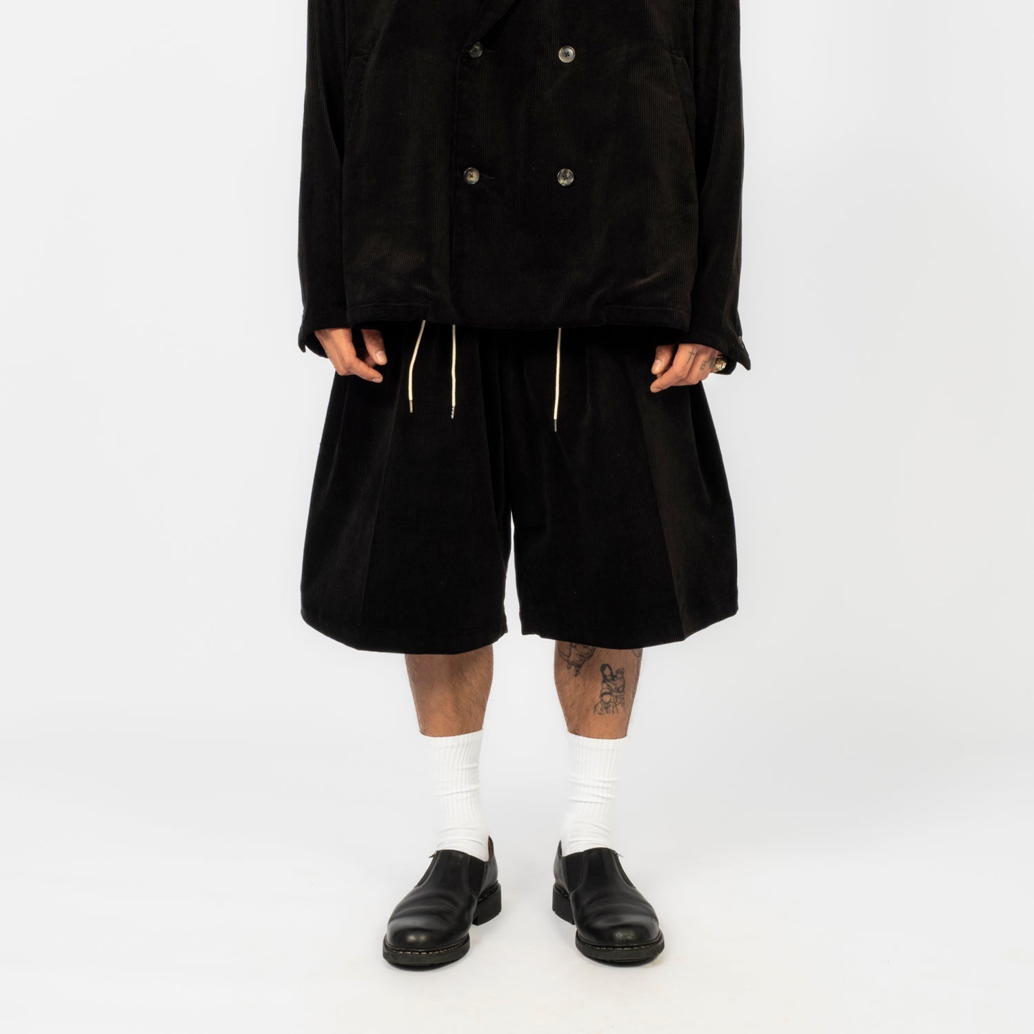 [SILLAGE] CIRCULAR SHORT _ CORDUROY BLACK